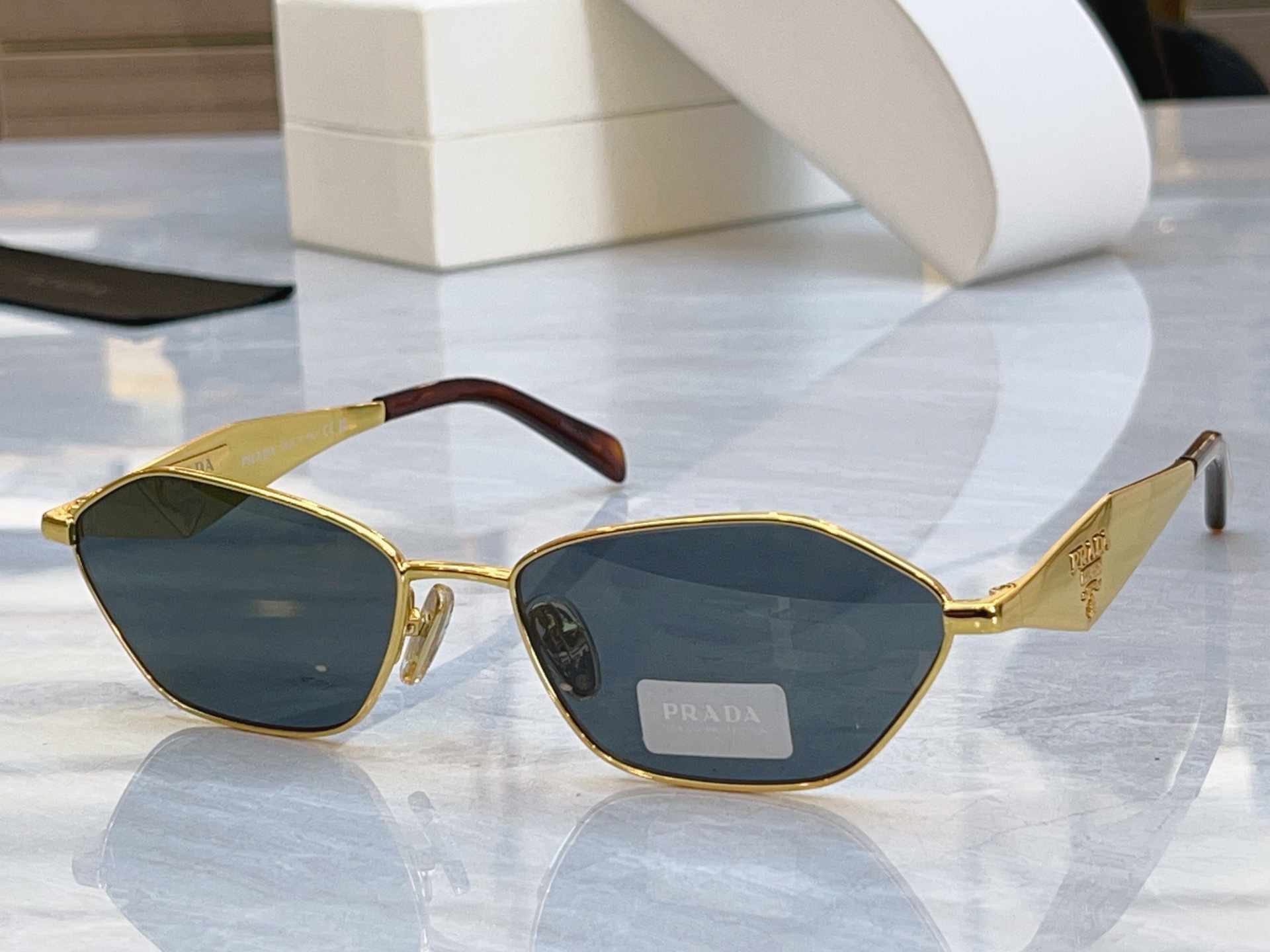 ，【PRAD*】普拉*达新款太阳镜🕶️，MODEL：PR D50S，SIZE：67口16-140