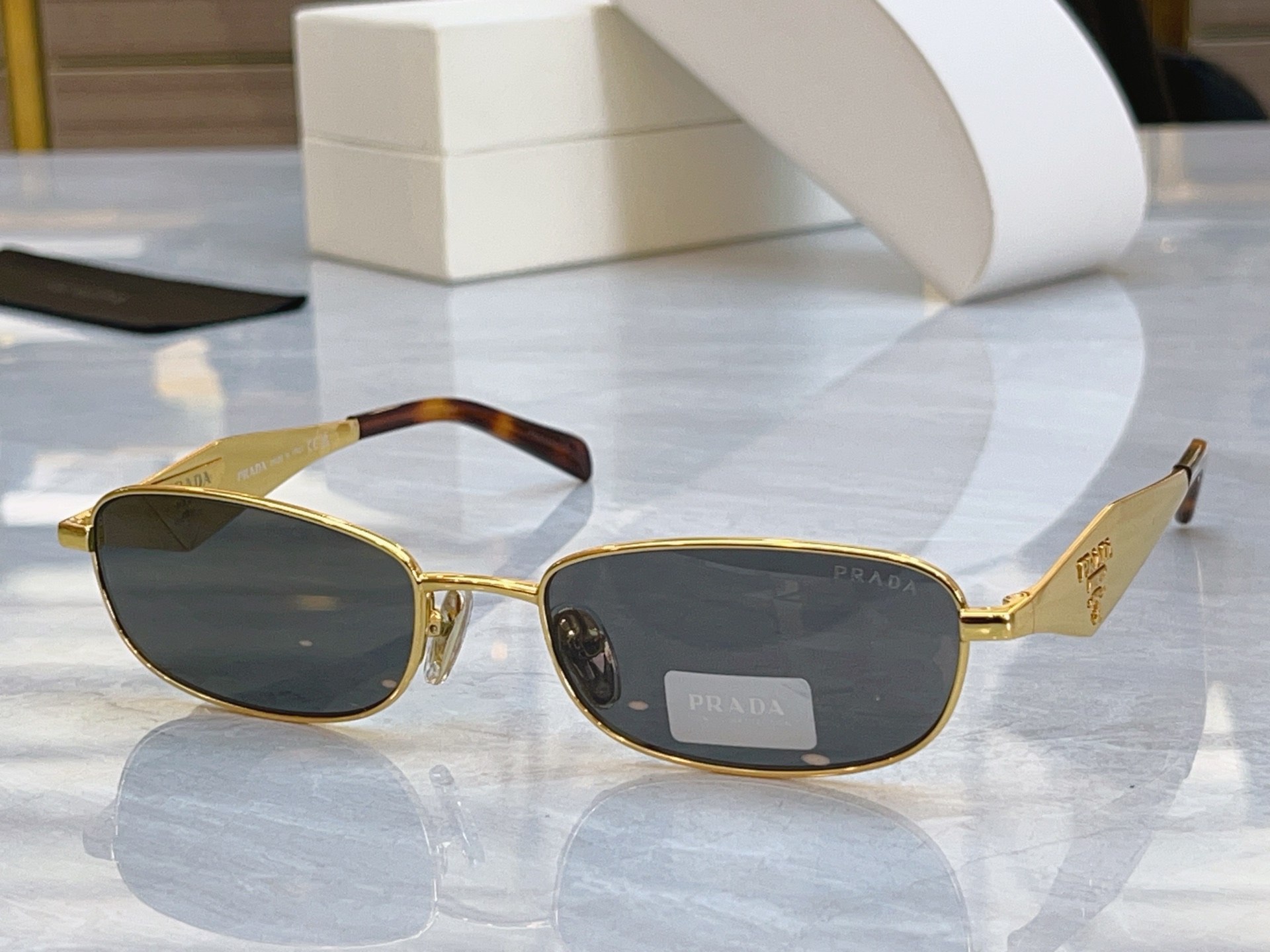 ，【PRAD*】普拉*达新款太阳镜🕶️，MODEL：PR D51S，SIZE：55口18-140