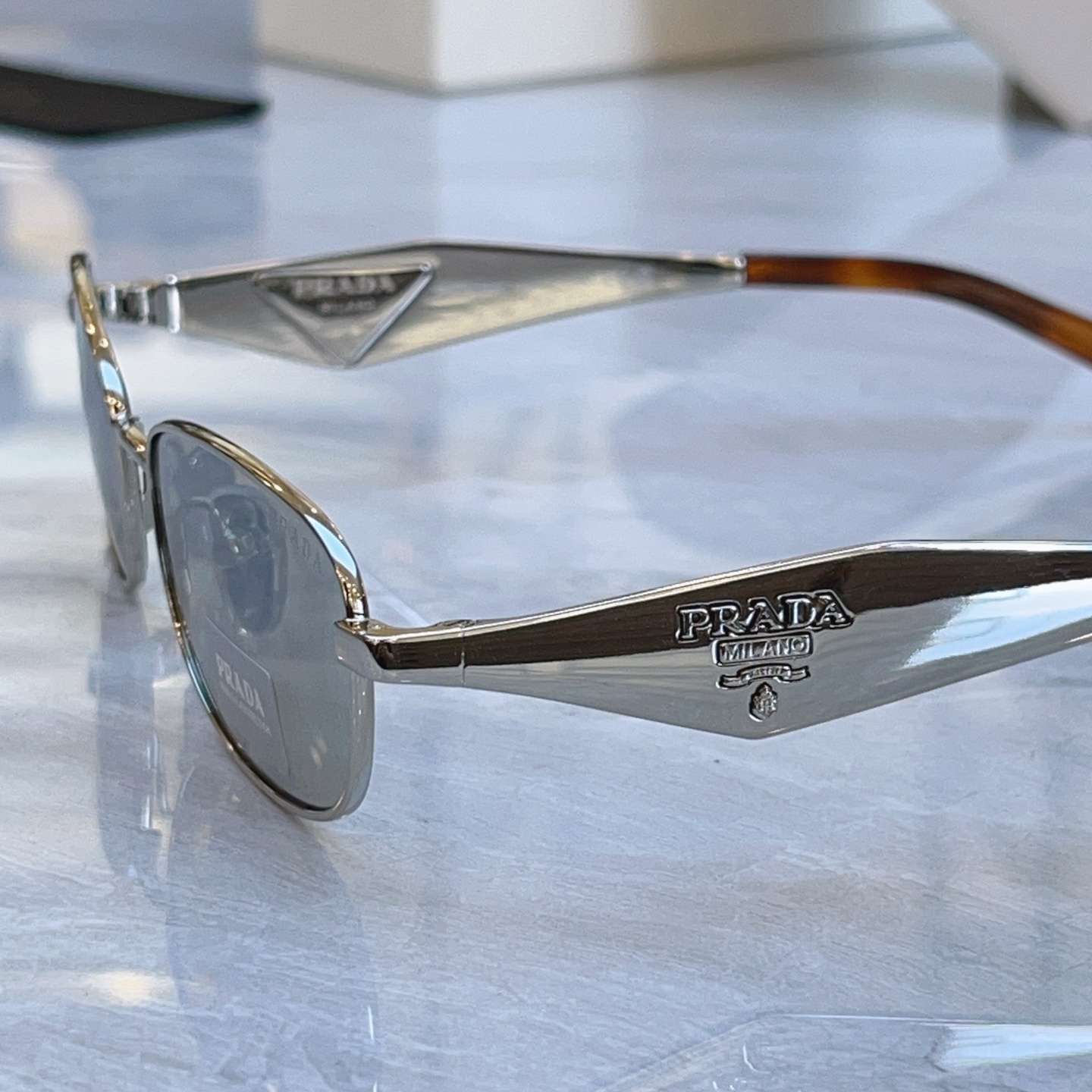 ，【PRAD*】普拉*达新款太阳镜🕶️，MODEL：PR D51S，SIZE：55口18-140