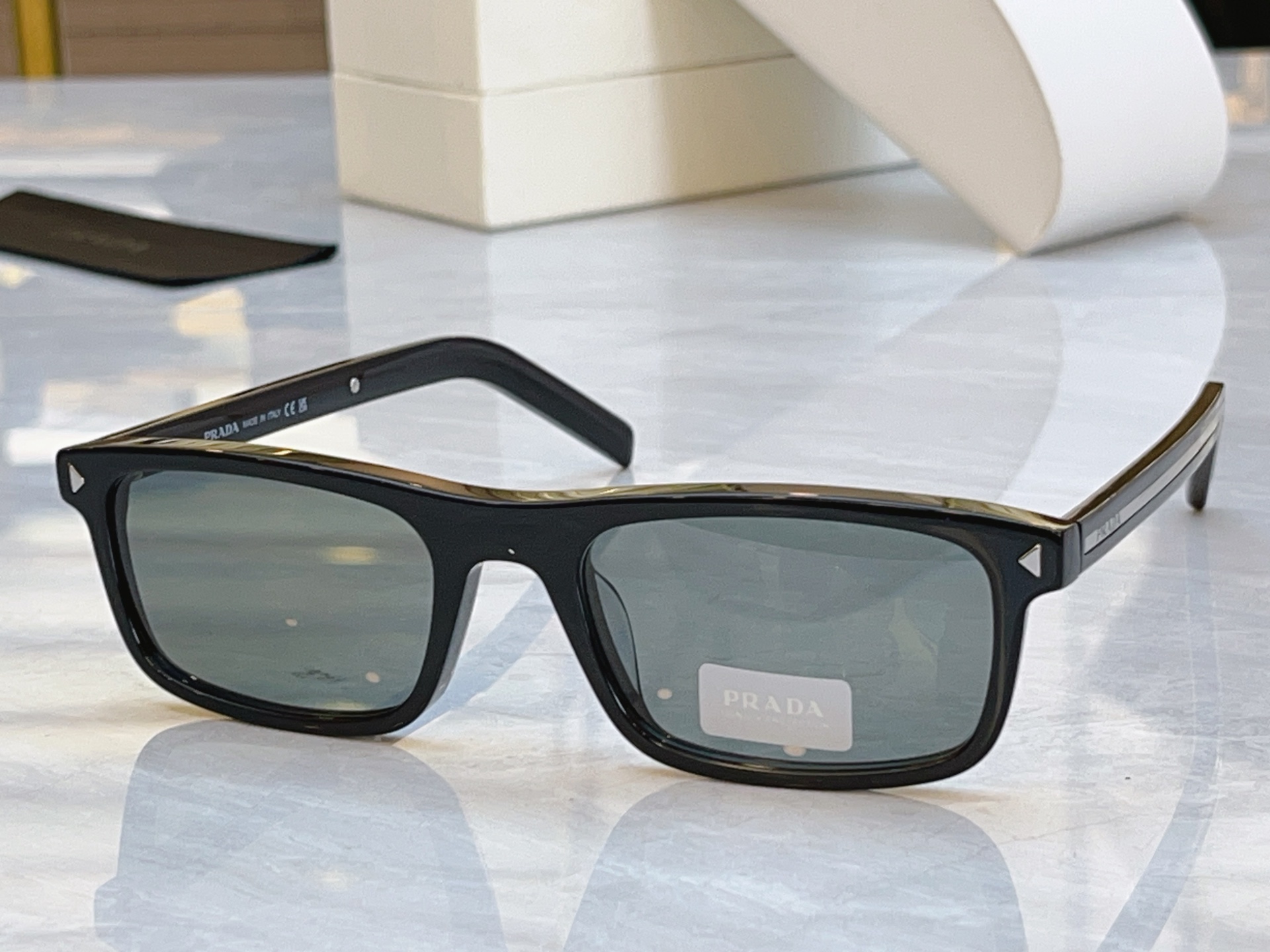 ，【PRAD*】普拉*达新款太阳镜🕶️，MODEL：PR D05S，SIZE：52口18-145