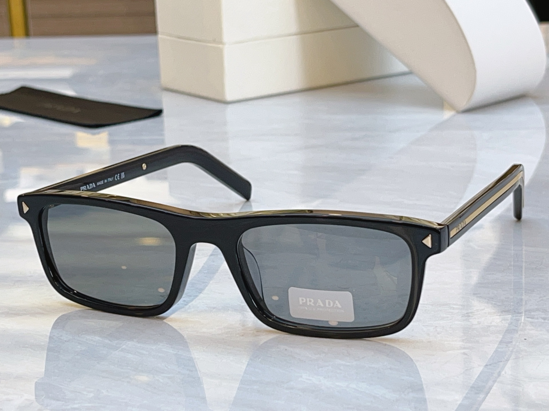 ，【PRAD*】普拉*达新款太阳镜🕶️，MODEL：PR D05S，SIZE：52口18-145