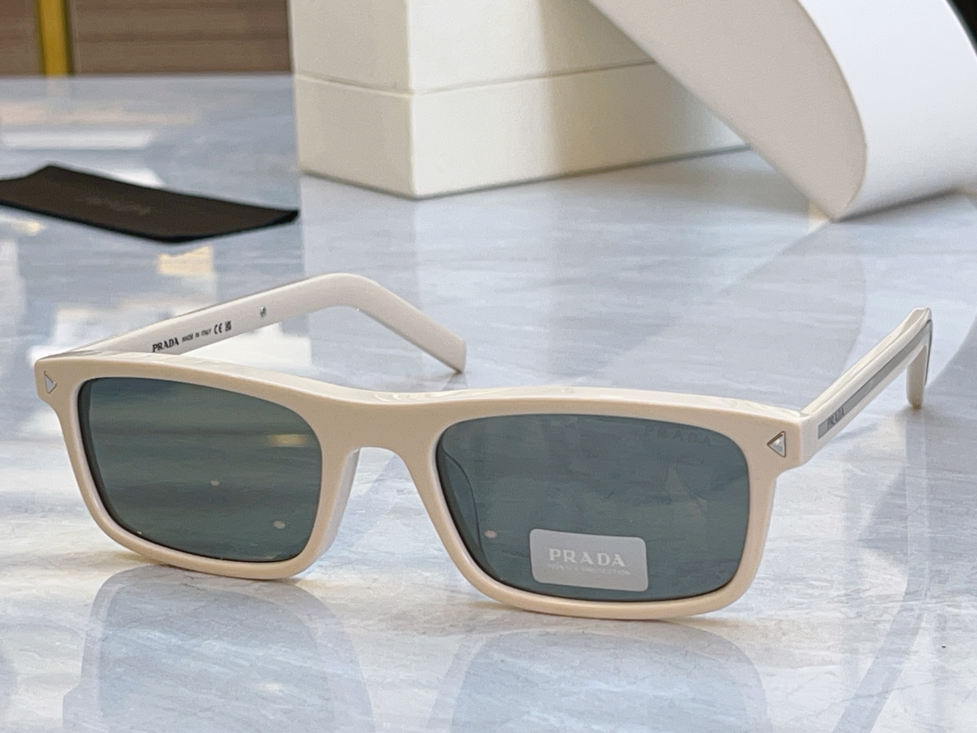 ，【PRAD*】普拉*达新款太阳镜🕶️，MODEL：PR D05S，SIZE：52口18-145