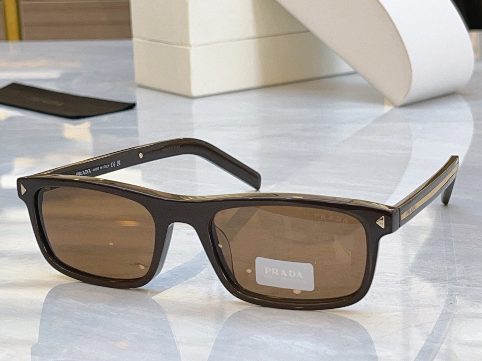 ，【PRAD*】普拉*达新款太阳镜🕶️，MODEL：PR D05S，SIZE：52口18-145