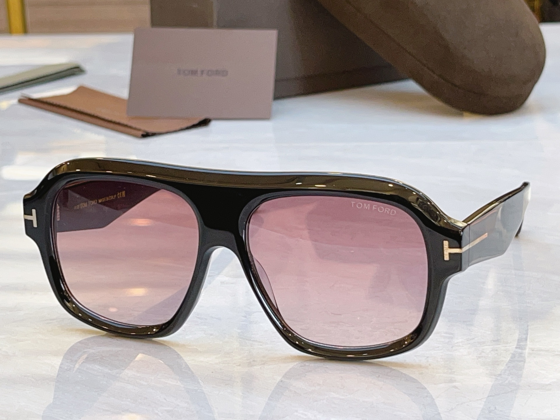 ，【TOM FOR*】汤姆*福特新款太阳镜，MODEL：TF 1324，SIZE：56口14-140