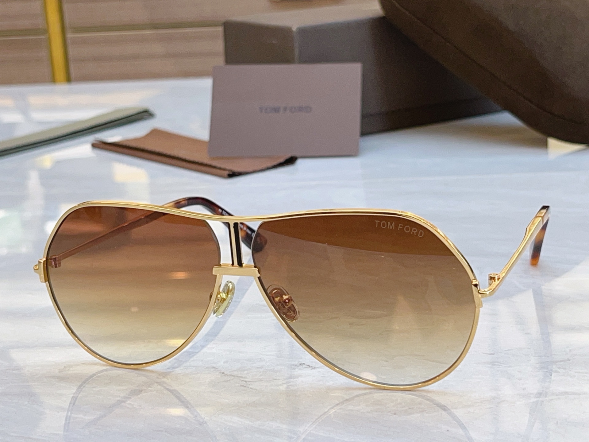 ，【TOM FOR*】汤姆*福特新款太阳镜，MODEL：TF 1281，SIZE：63口10-135