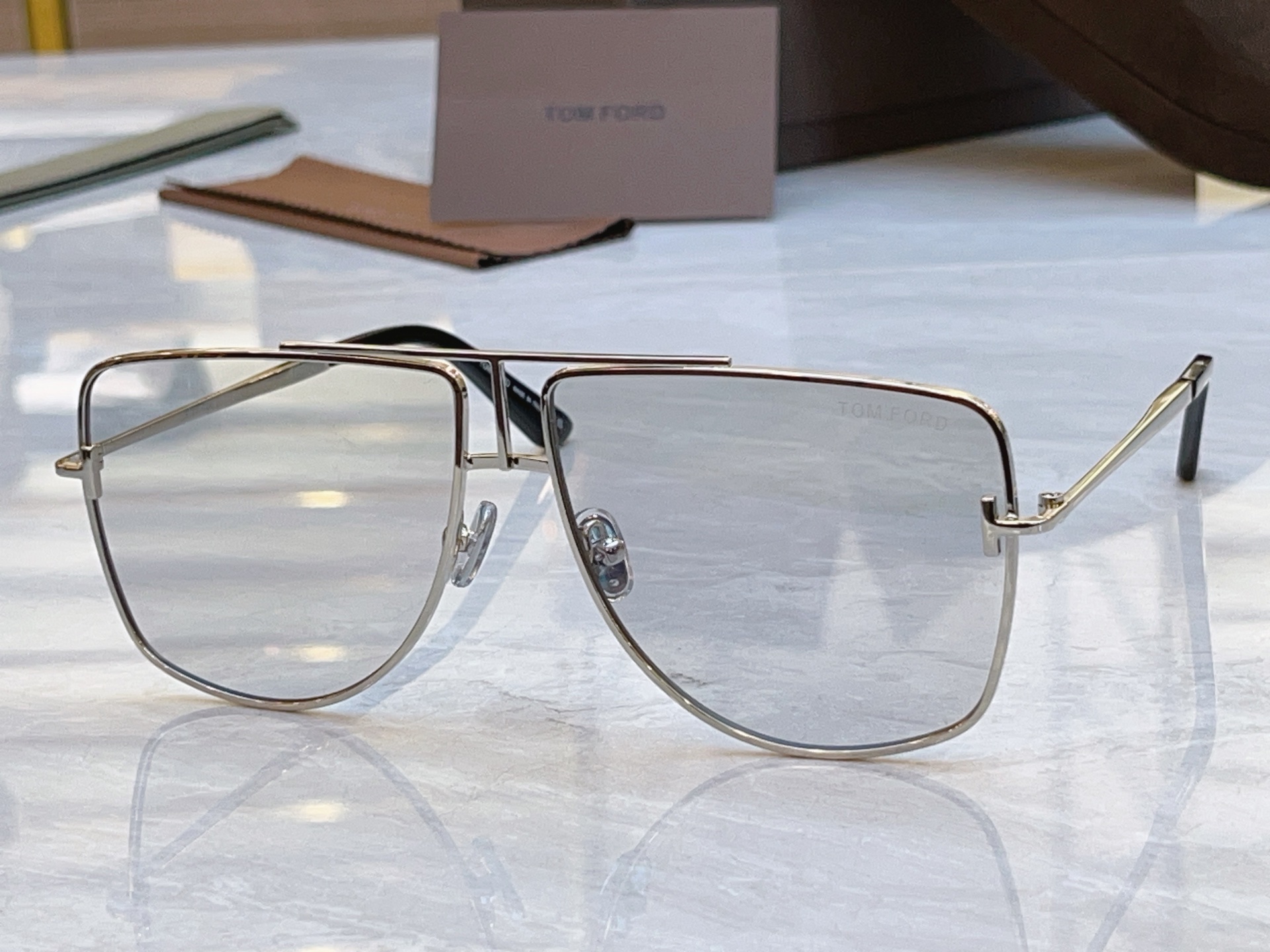 ，【TOM FOR*】汤姆*福特新款太阳镜，MODEL：TF 1307，SIZE：59口12-140