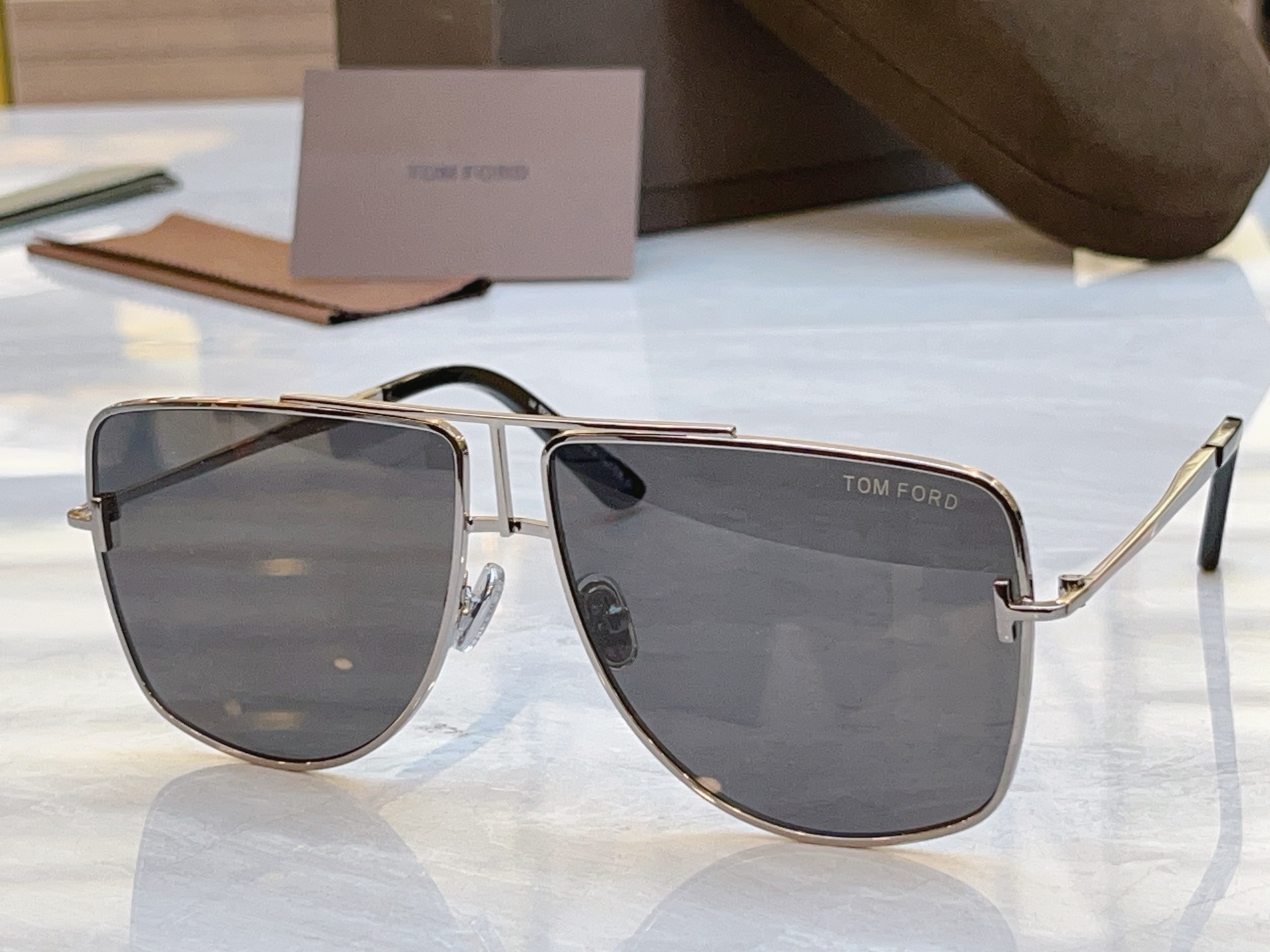 ，【TOM FOR*】汤姆*福特新款太阳镜，MODEL：TF 1307，SIZE：59口12-140