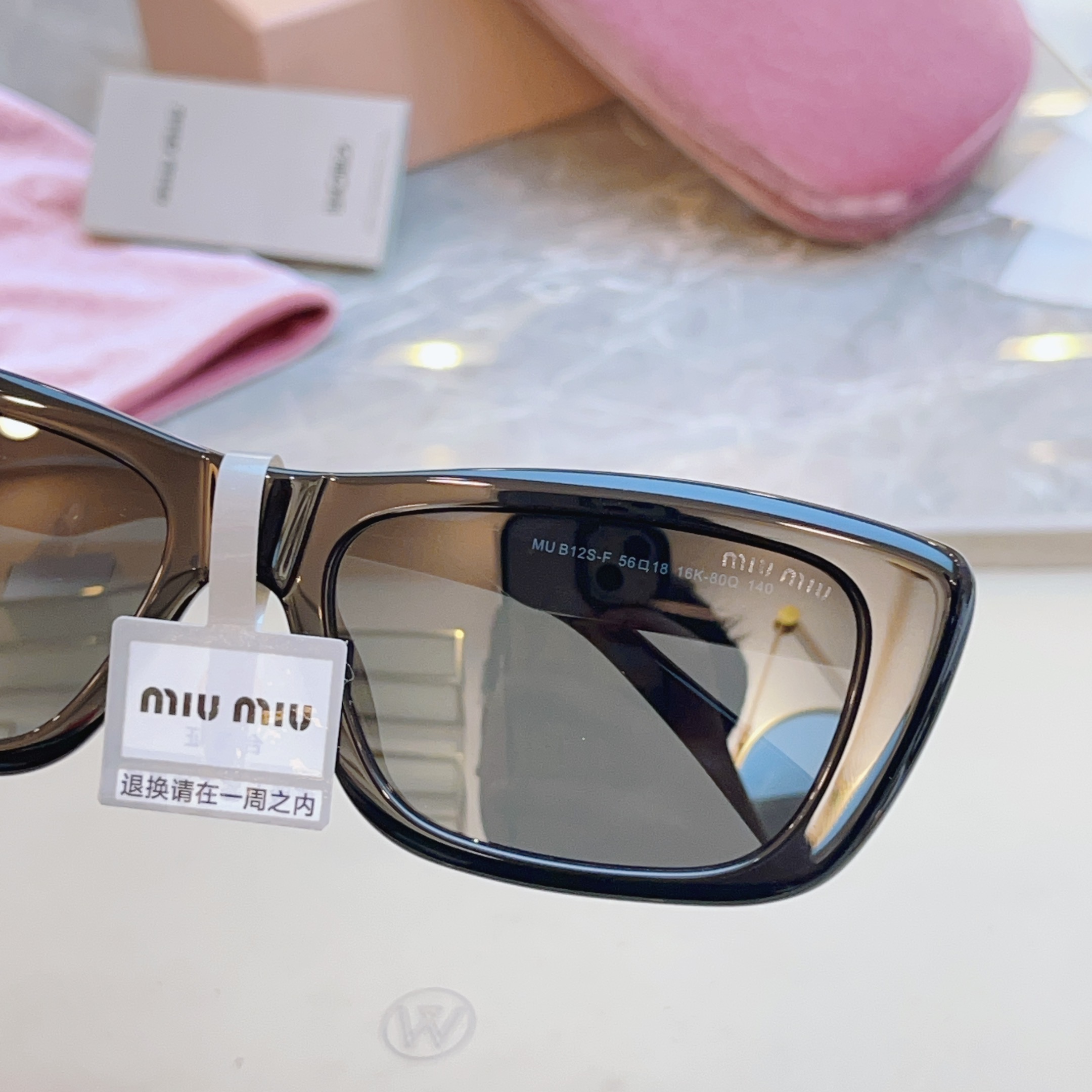 ，【MIUMI*】缪*缪新款太阳镜，Mod: MU B12S-F，SIZE:56口18-140