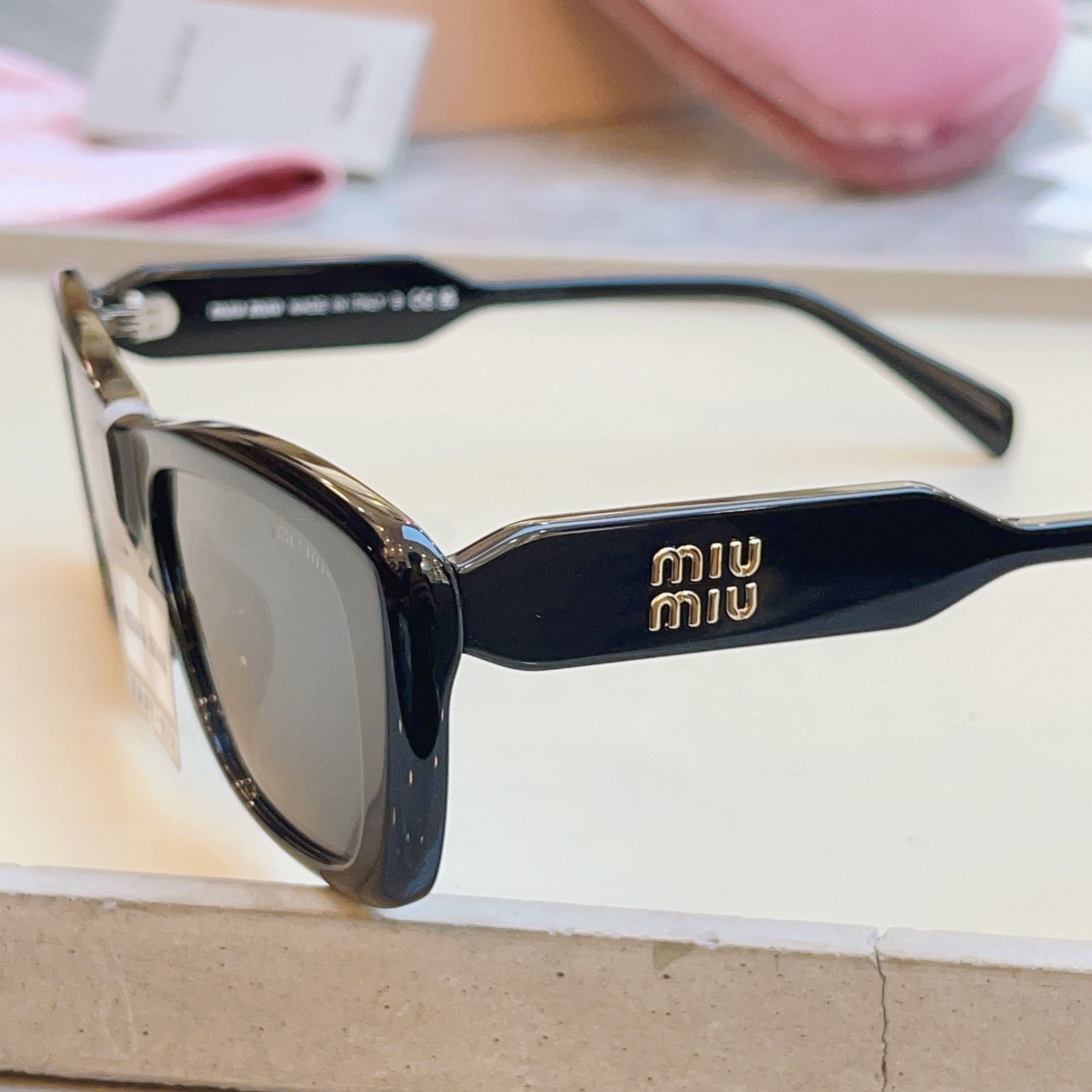 ，【MIUMI*】缪*缪新款太阳镜，Mod: MU B12S-F，SIZE:56口18-140