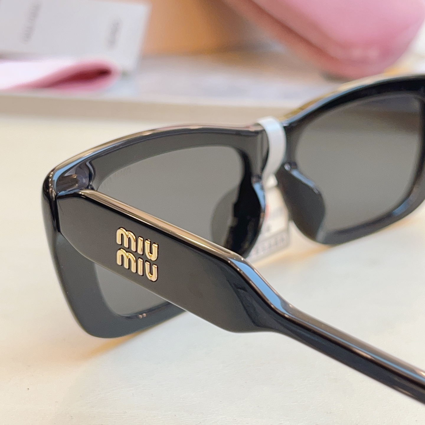 ，【MIUMI*】缪*缪新款太阳镜，Mod: MU B12S-F，SIZE:56口18-140