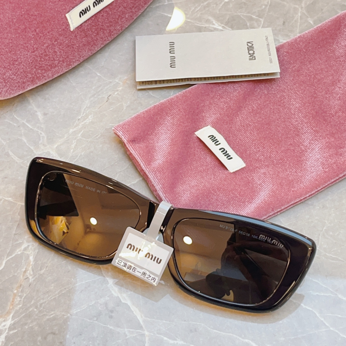 ，【MIUMI*】缪*缪新款太阳镜，Mod: MU B12S-F，SIZE:56口18-140