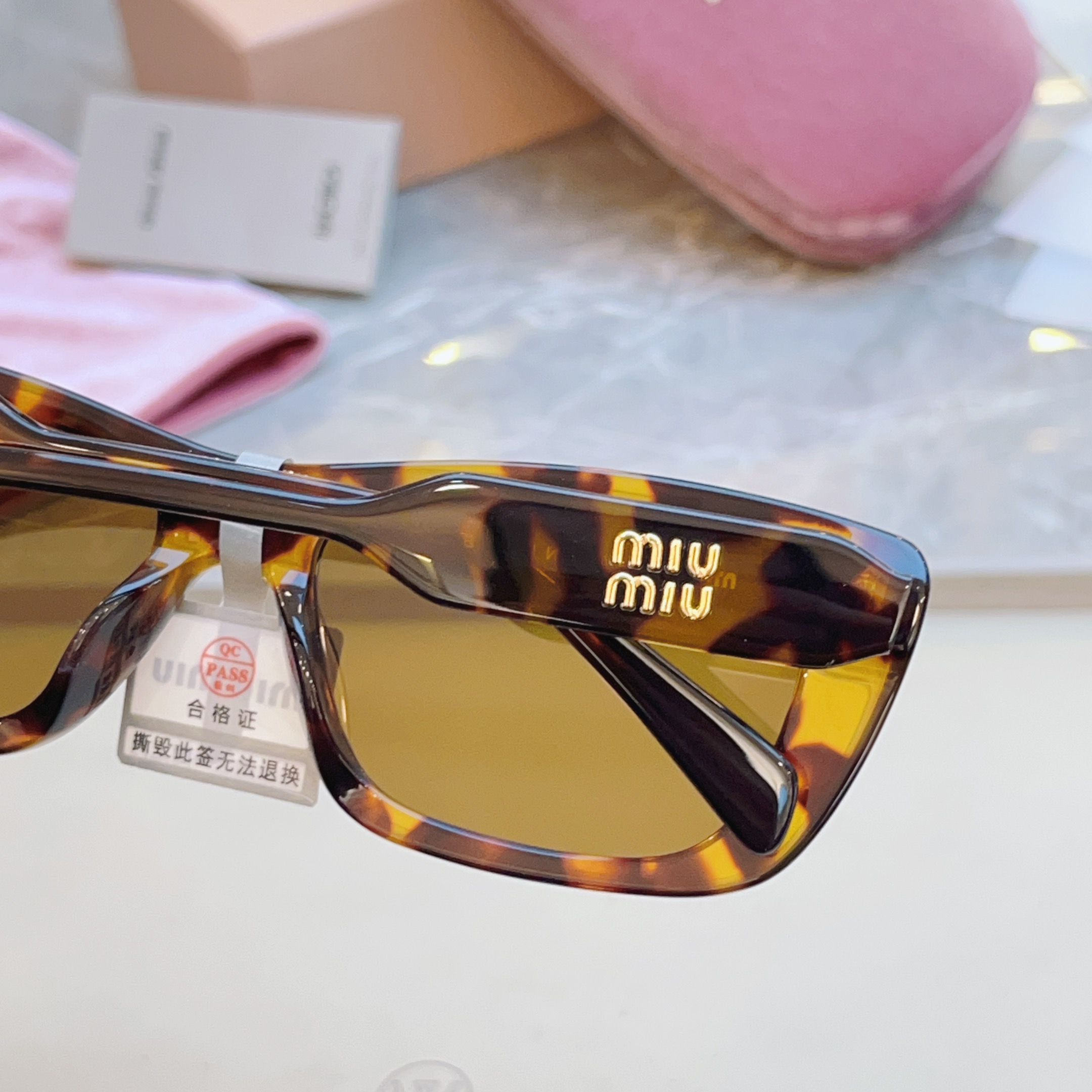 ，【MIUMI*】缪*缪新款太阳镜，Mod: MU B12S-F，SIZE:56口18-140