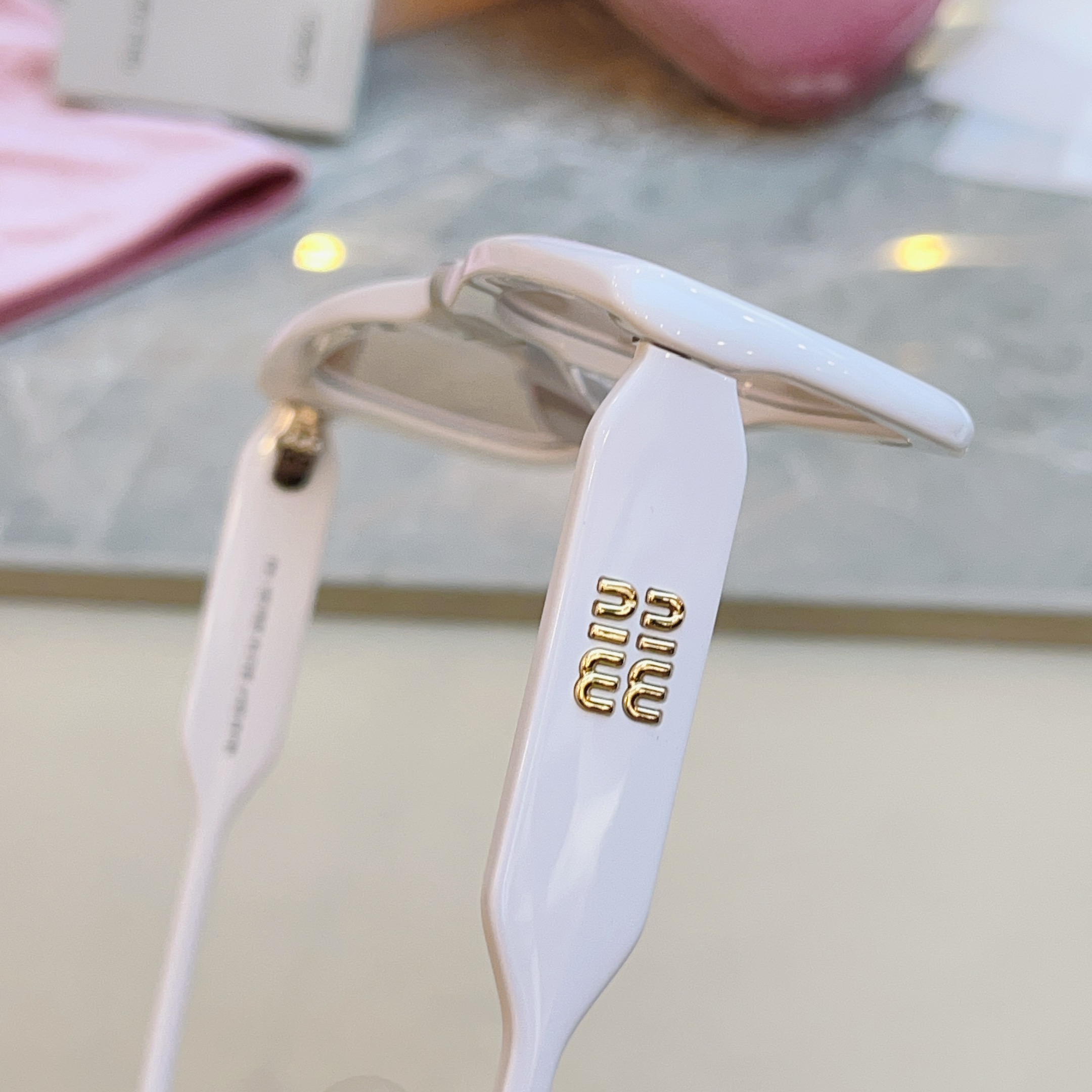 ，【MIUMI*】缪*缪新款太阳镜，Mod: MU B12S-F，SIZE:56口18-140