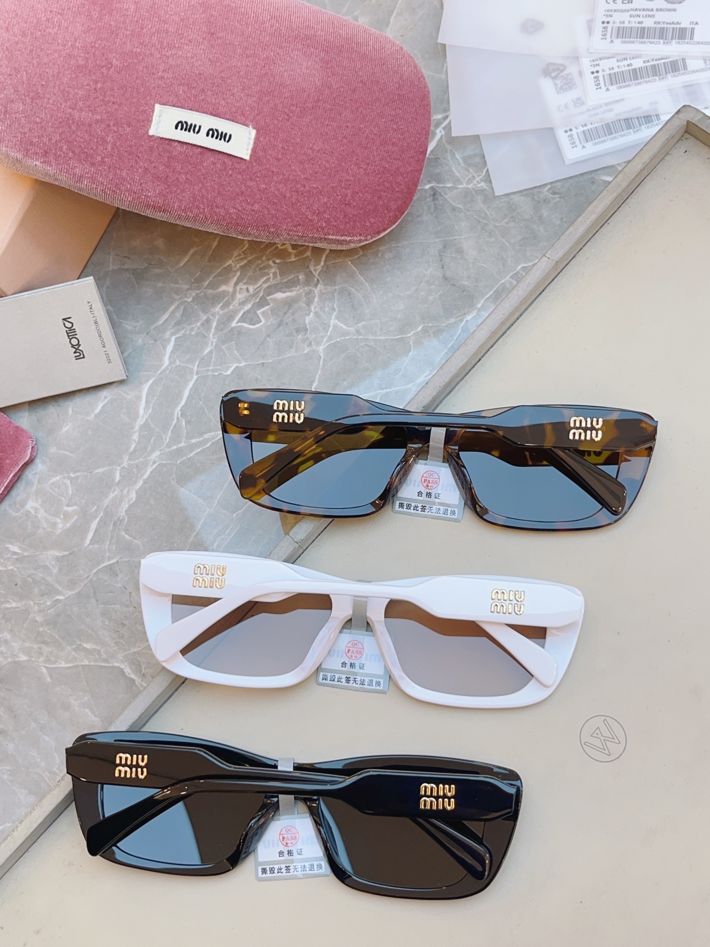 ，【MIUMI*】缪*缪新款太阳镜，Mod: MU B12S-F，SIZE:56口18-140