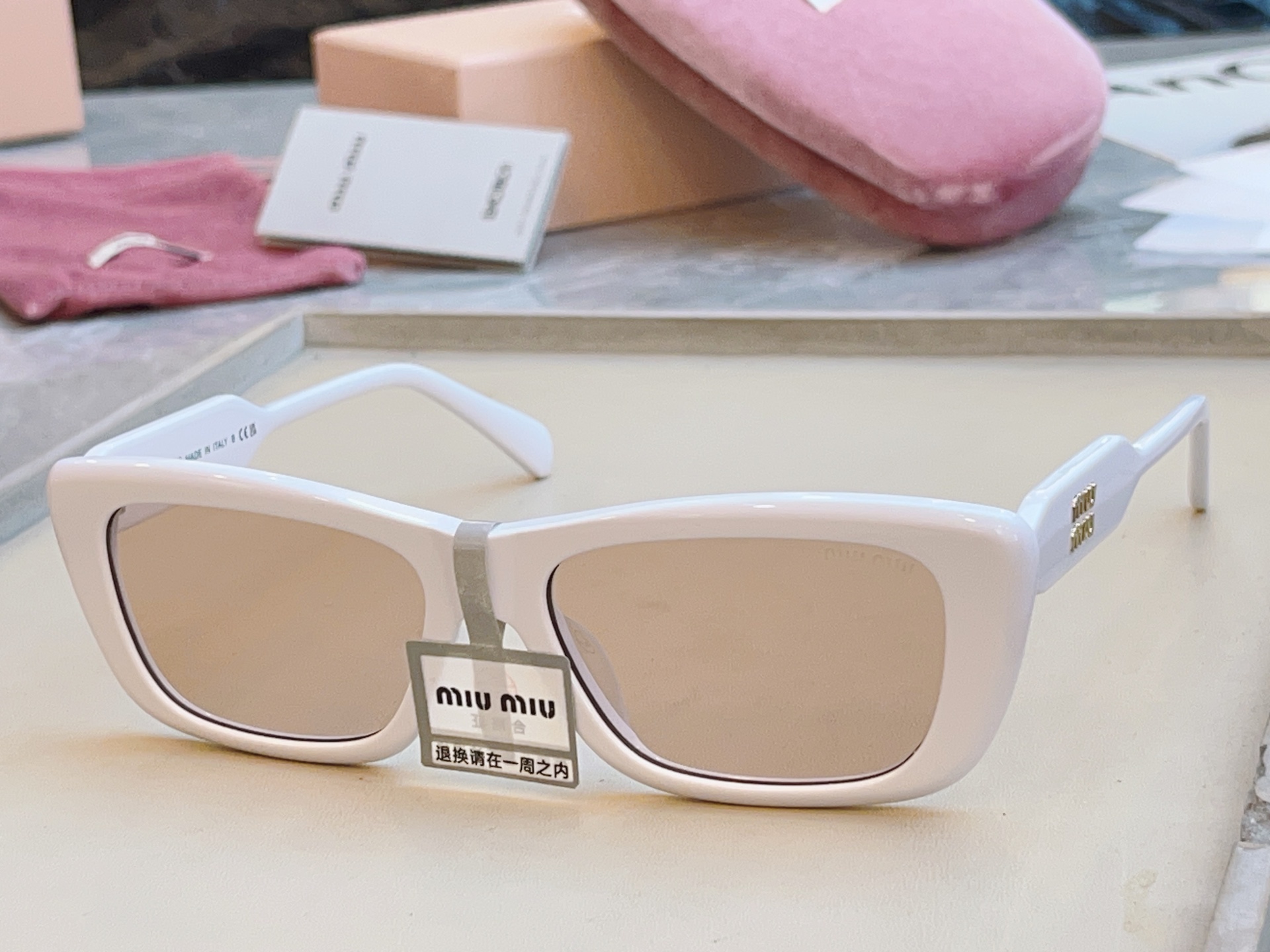 ，【MIUMI*】缪*缪新款太阳镜，Mod: MU B12S-F，SIZE:56口18-140