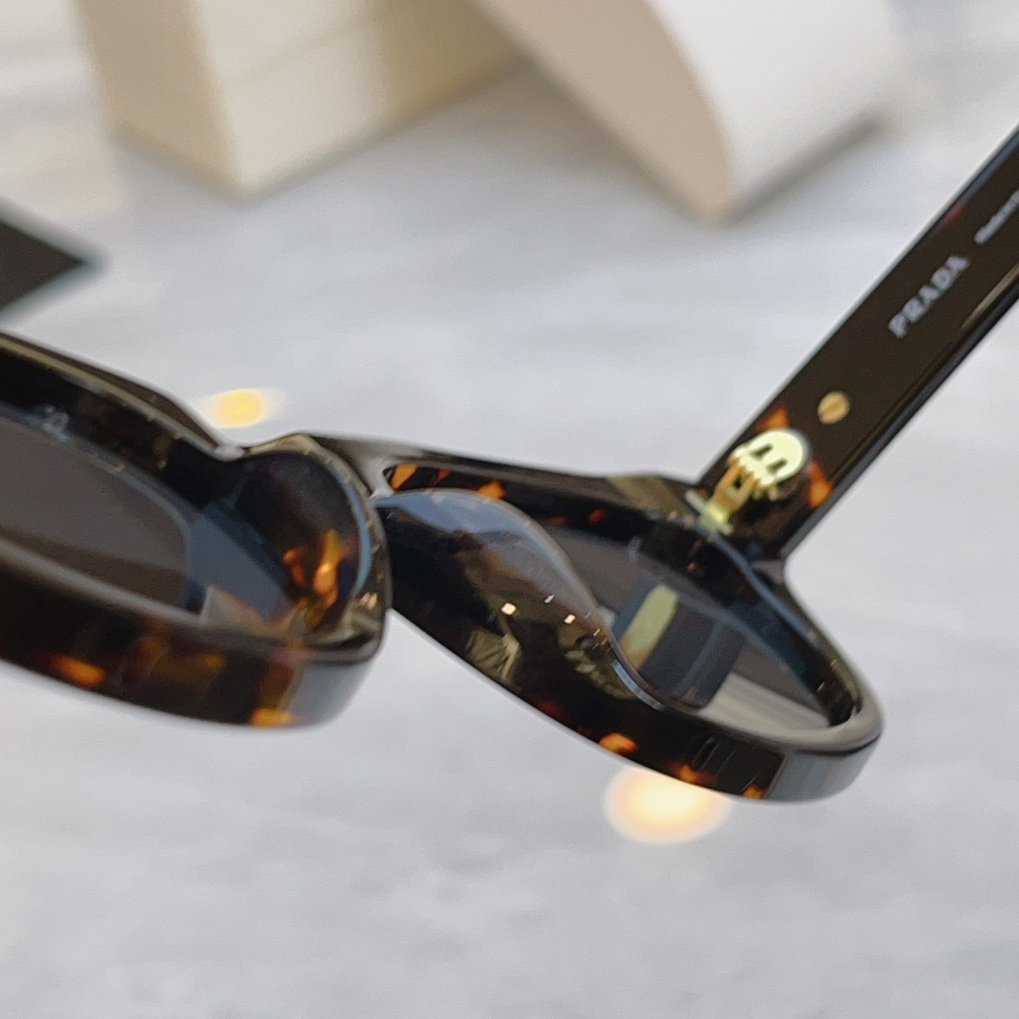 ，【PRAD*】普拉*达新款太阳镜🕶️，MODEL：SPR C09，SIZE：52口20-145