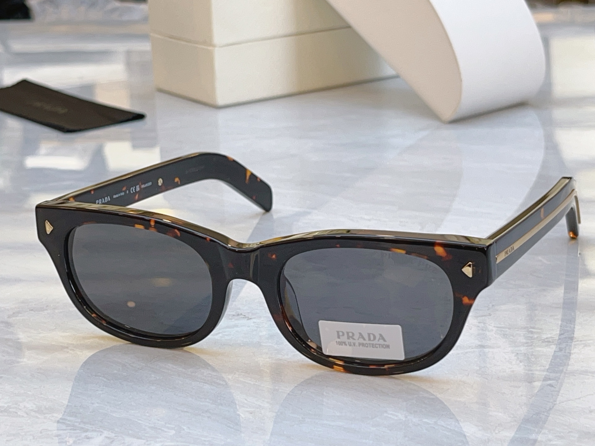 ，【PRAD*】普拉*达新款太阳镜🕶️，MODEL：SPR C09，SIZE：52口20-145