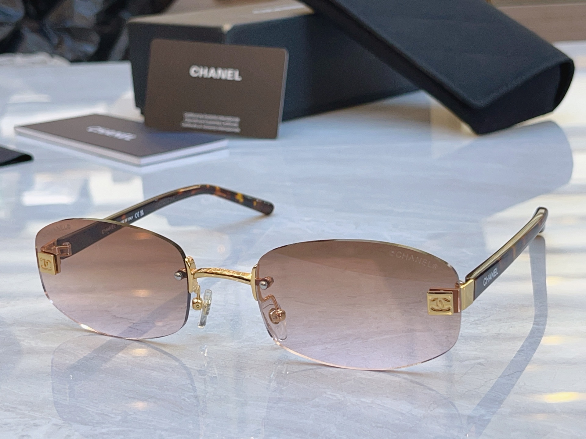 ，【CHANE*】香奈儿新款太阳镜，MODEL：CH7122S，SIZE：61口23-145