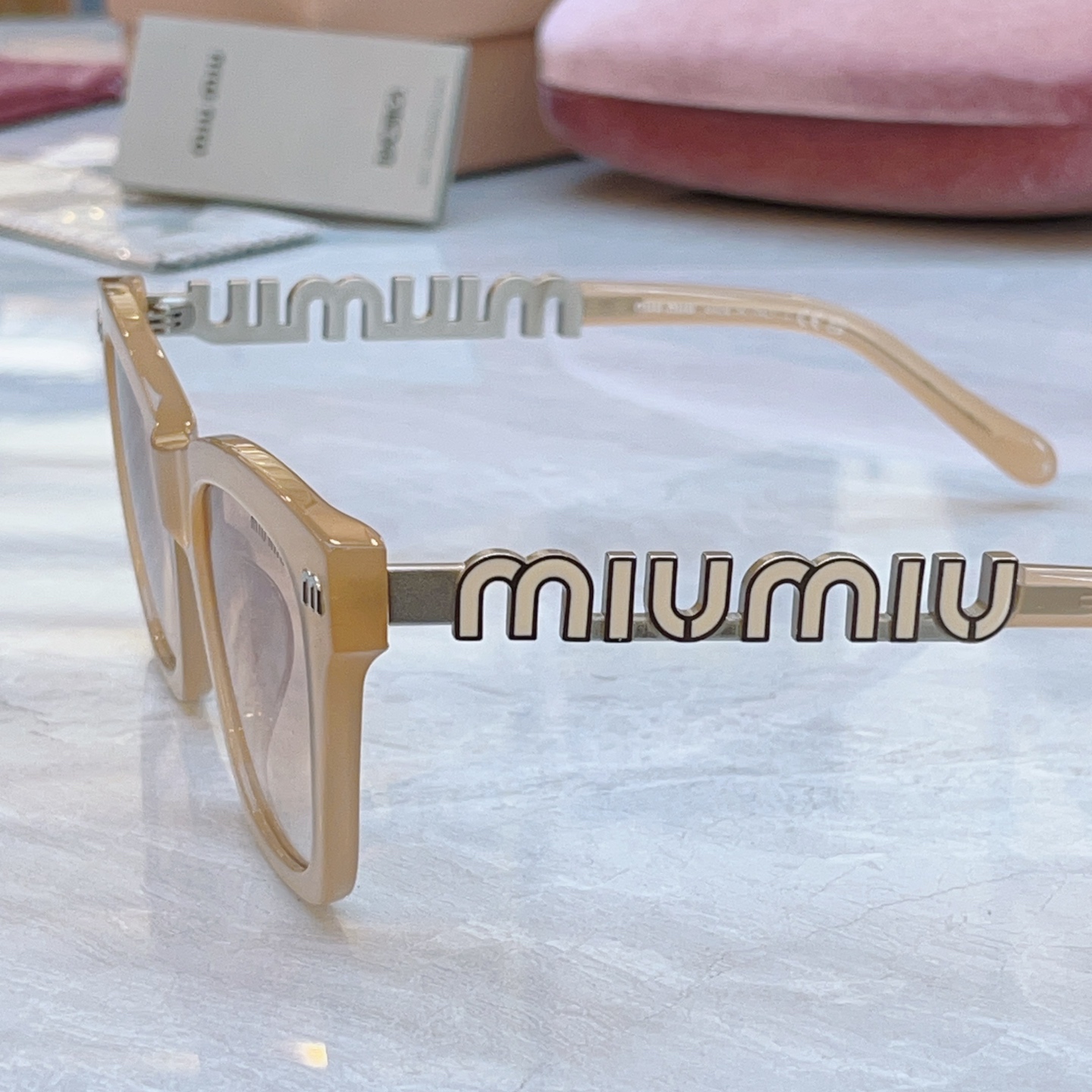 ，【MIUMI*】缪*缪新款太阳镜，Mod: SMU 085Z，SIZE:51口20-135