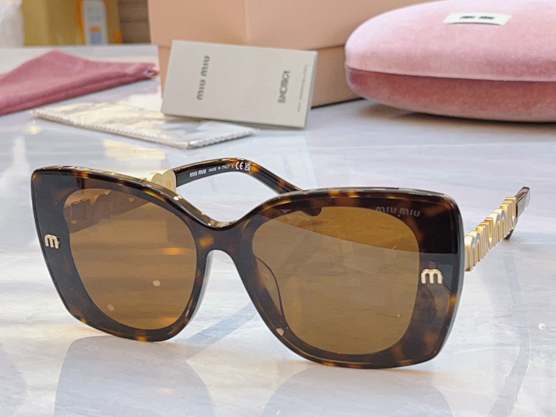 ，【MIUMI*】缪*缪新款太阳镜，Mod: SMU 086Z，SIZE:51口19-135