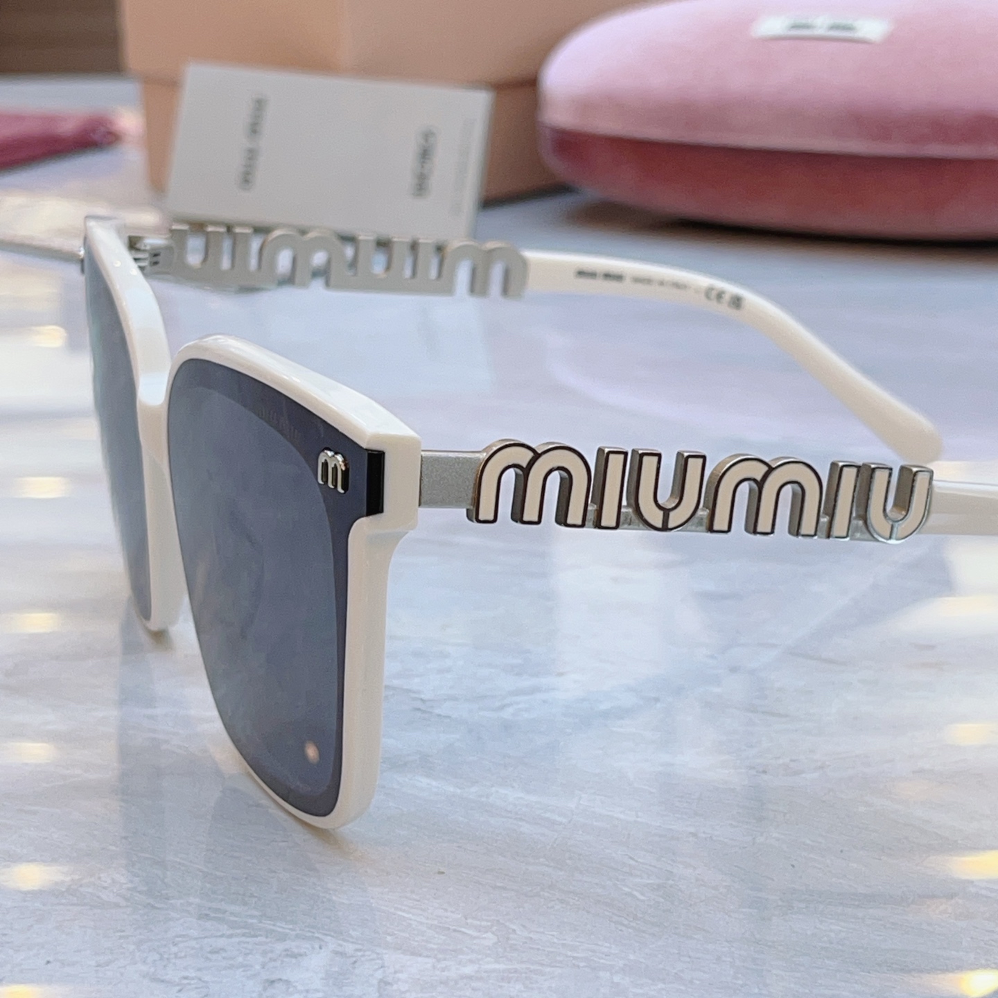 ，【MIUMI*】缪*缪新款太阳镜，Mod: SMU 086Z，SIZE:53口24-135