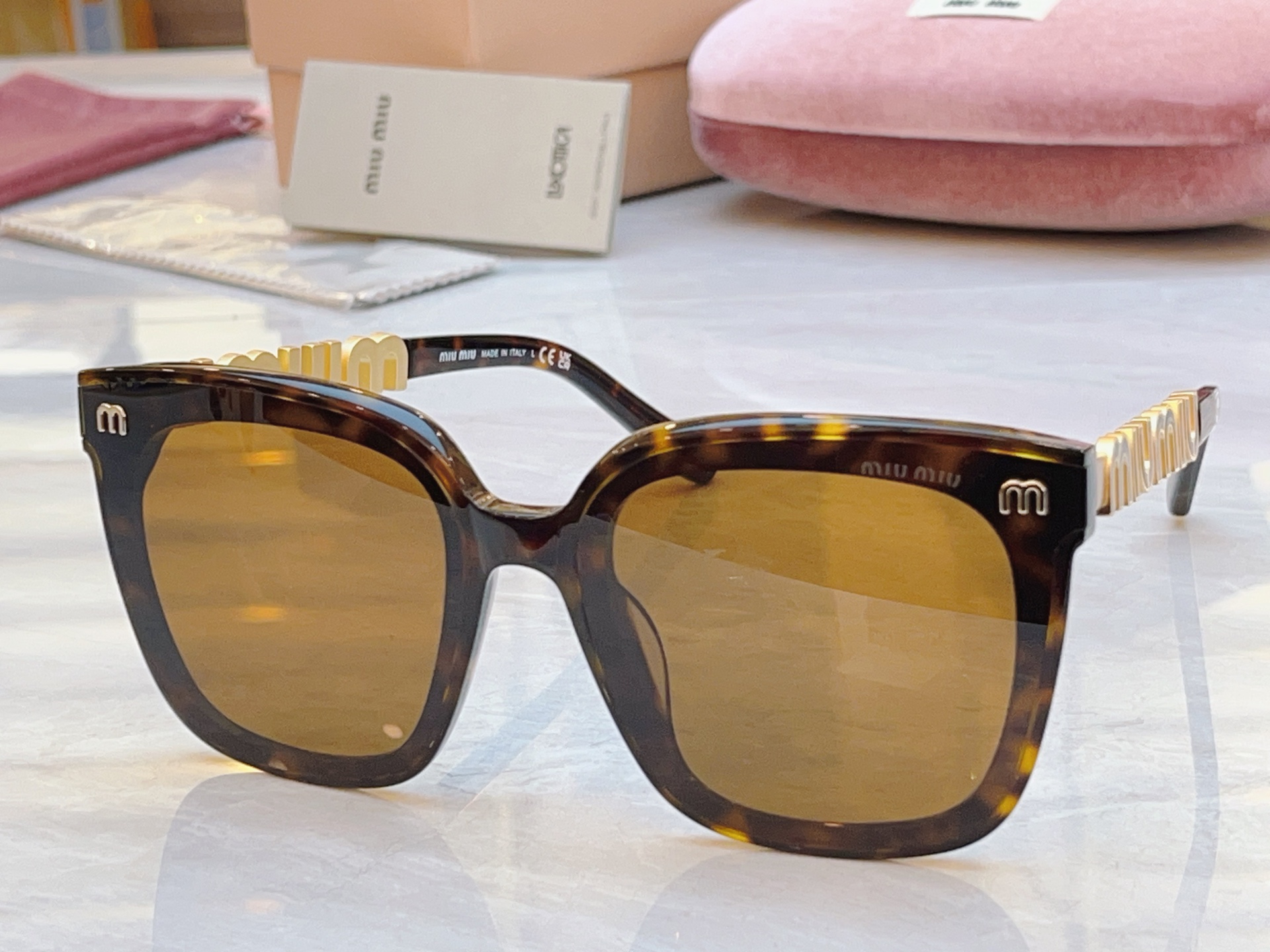 ，【MIUMI*】缪*缪新款太阳镜，Mod: SMU 086Z，SIZE:53口24-135