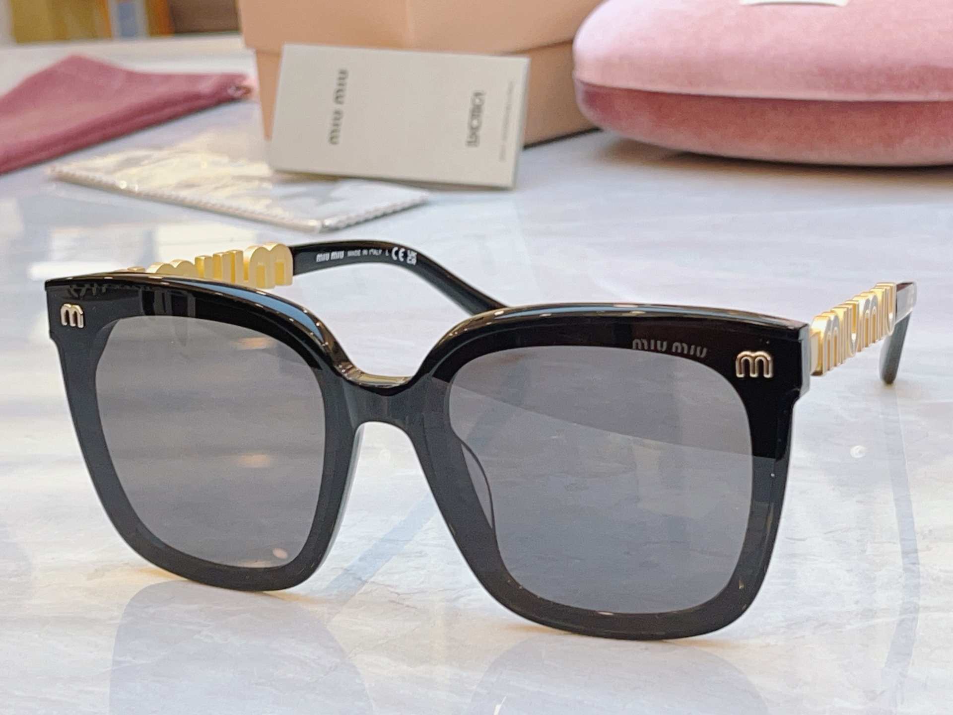 ，【MIUMI*】缪*缪新款太阳镜，Mod: SMU 086Z，SIZE:53口24-135