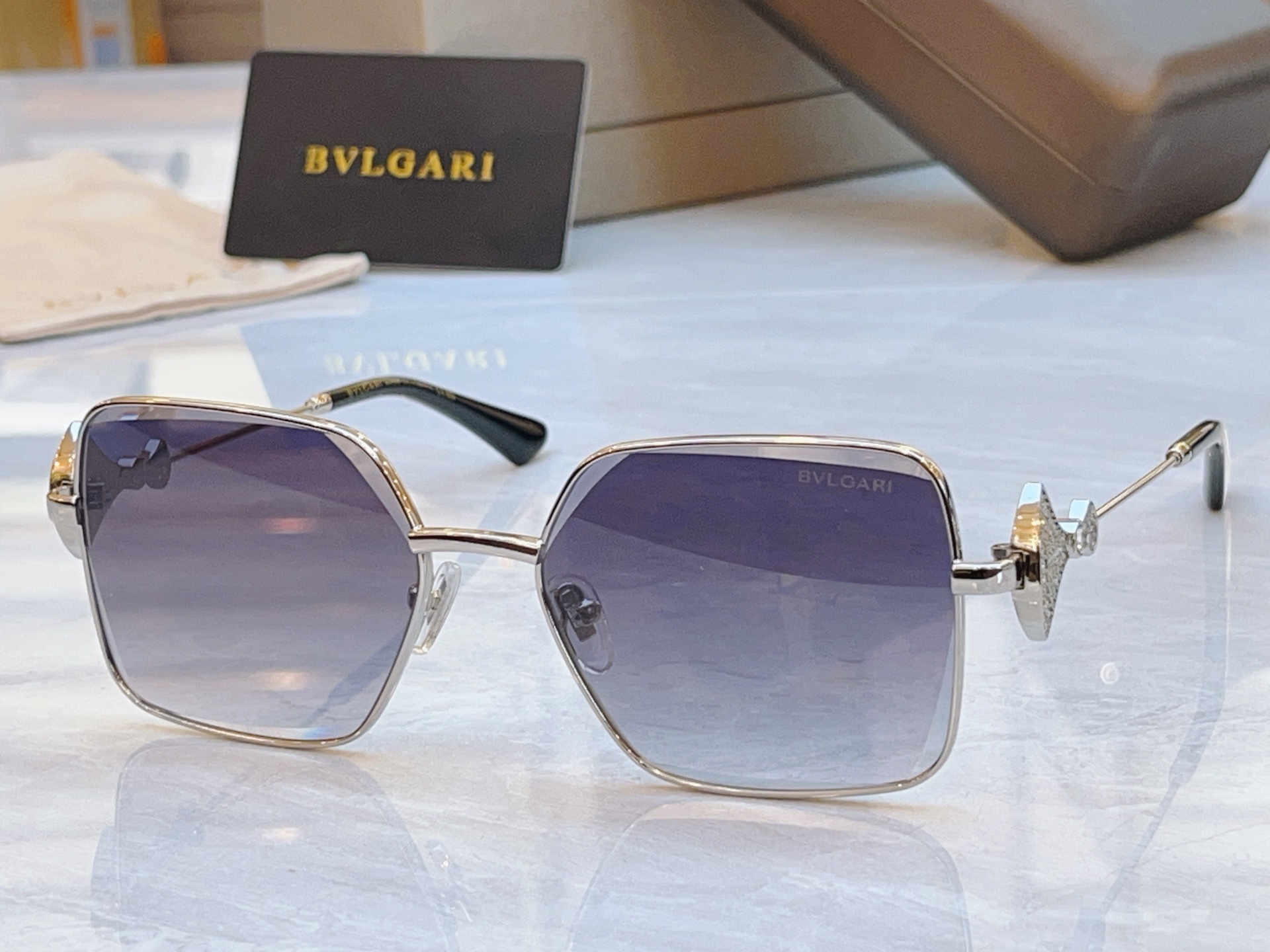 ，【BVLGA*】宝格*丽新款太阳镜，MODEL：BV 1795LU，SIZE：56口17-145