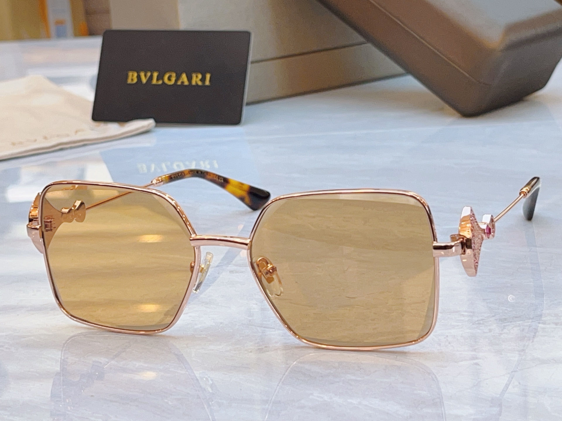 ，【BVLGA*】宝格*丽新款太阳镜，MODEL：BV 1795LU，SIZE：56口17-145