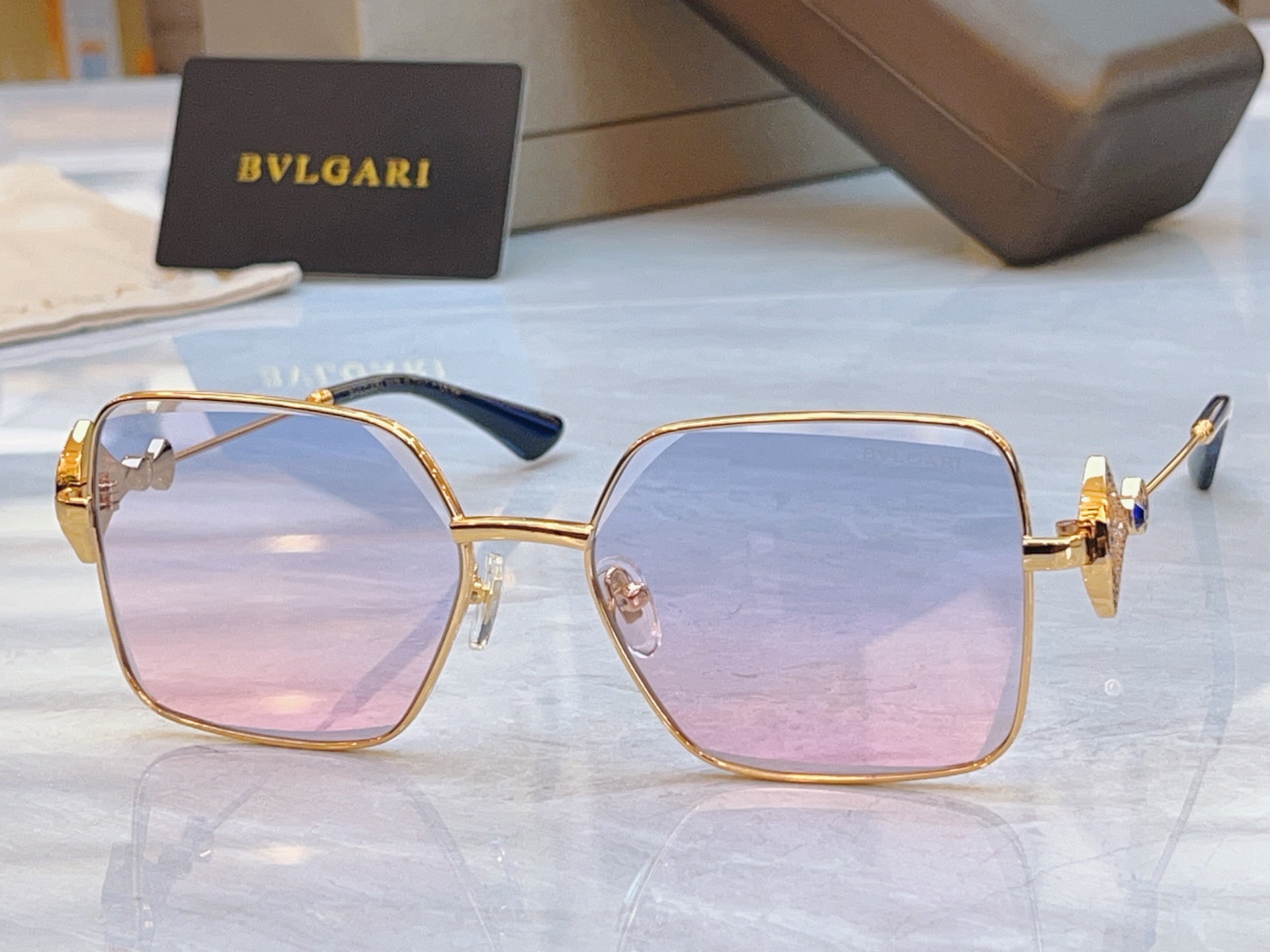 ，【BVLGA*】宝格*丽新款太阳镜，MODEL：BV 1795LU，SIZE：56口17-145