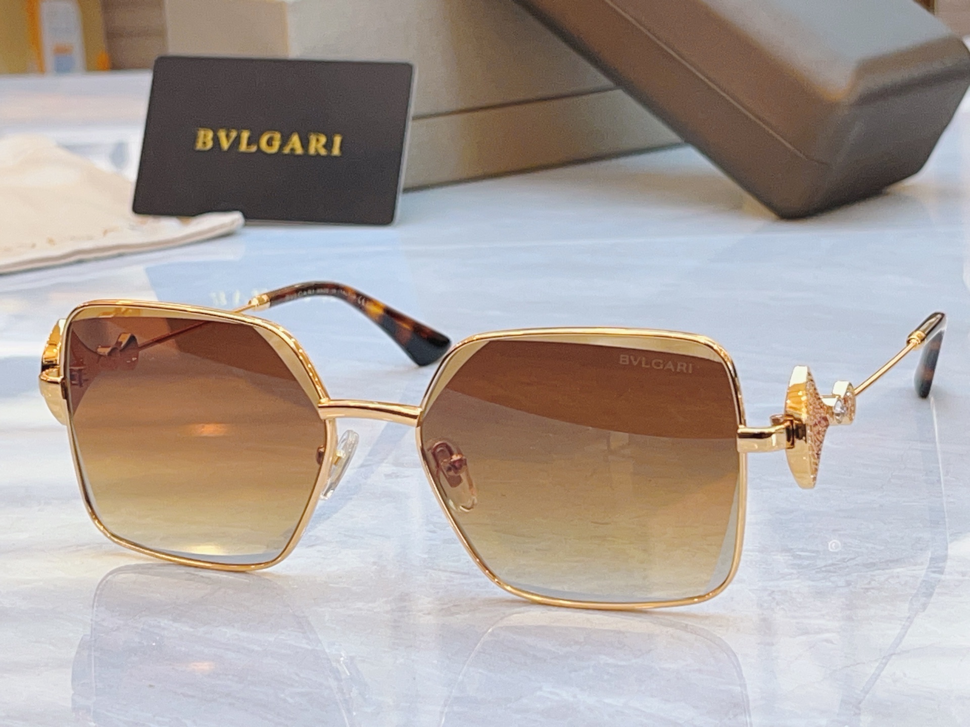 ，【BVLGA*】宝格*丽新款太阳镜，MODEL：BV 1795LU，SIZE：56口17-145
