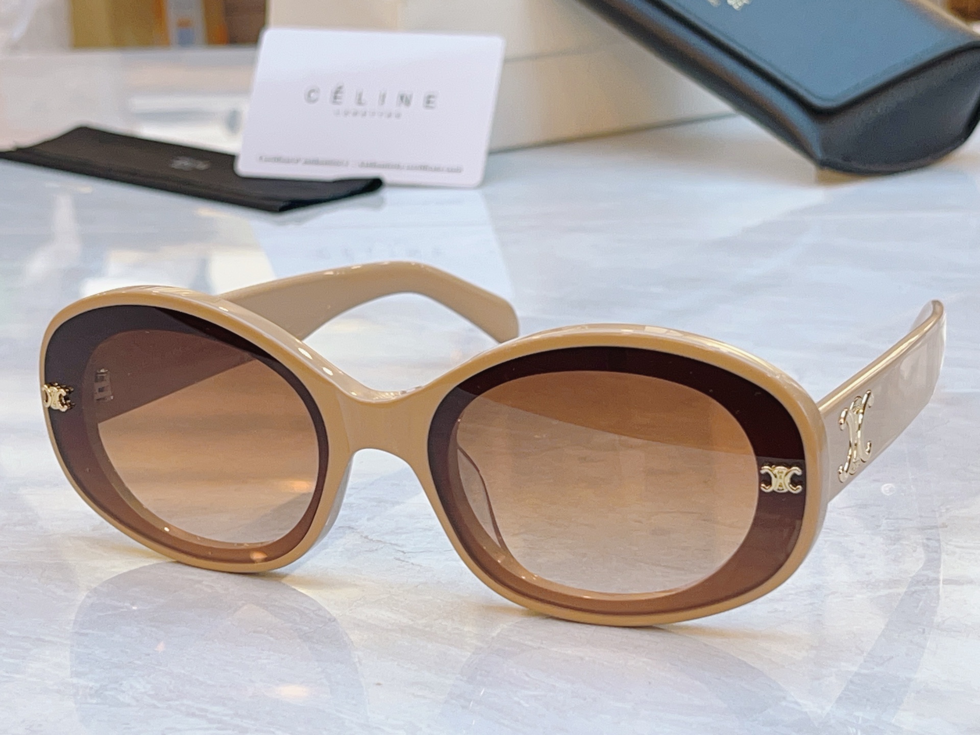 ，【CELIN*】赛*琳新款太阳镜， MODEL:CL40312，SIZE: 62口19-145