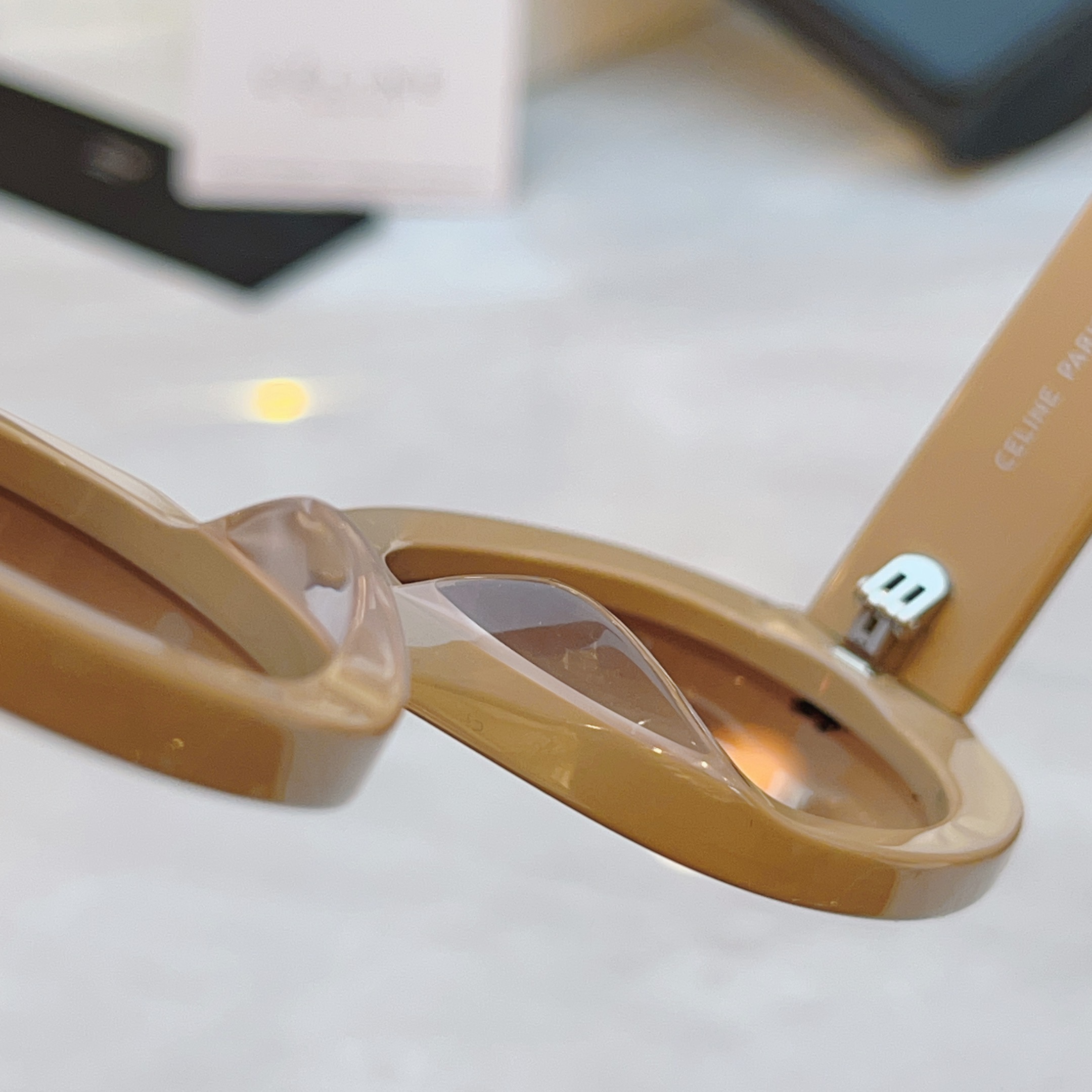 ，【CELIN*】赛*琳新款太阳镜， MODEL:CL40312，SIZE: 62口19-145