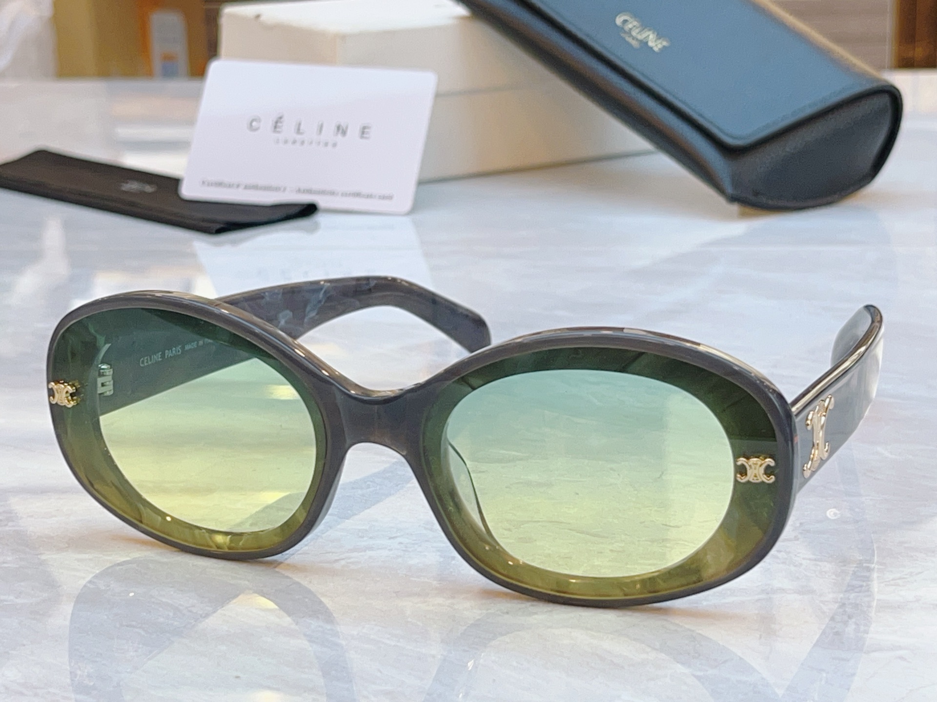 ，【CELIN*】赛*琳新款太阳镜， MODEL:CL40312，SIZE: 62口19-145