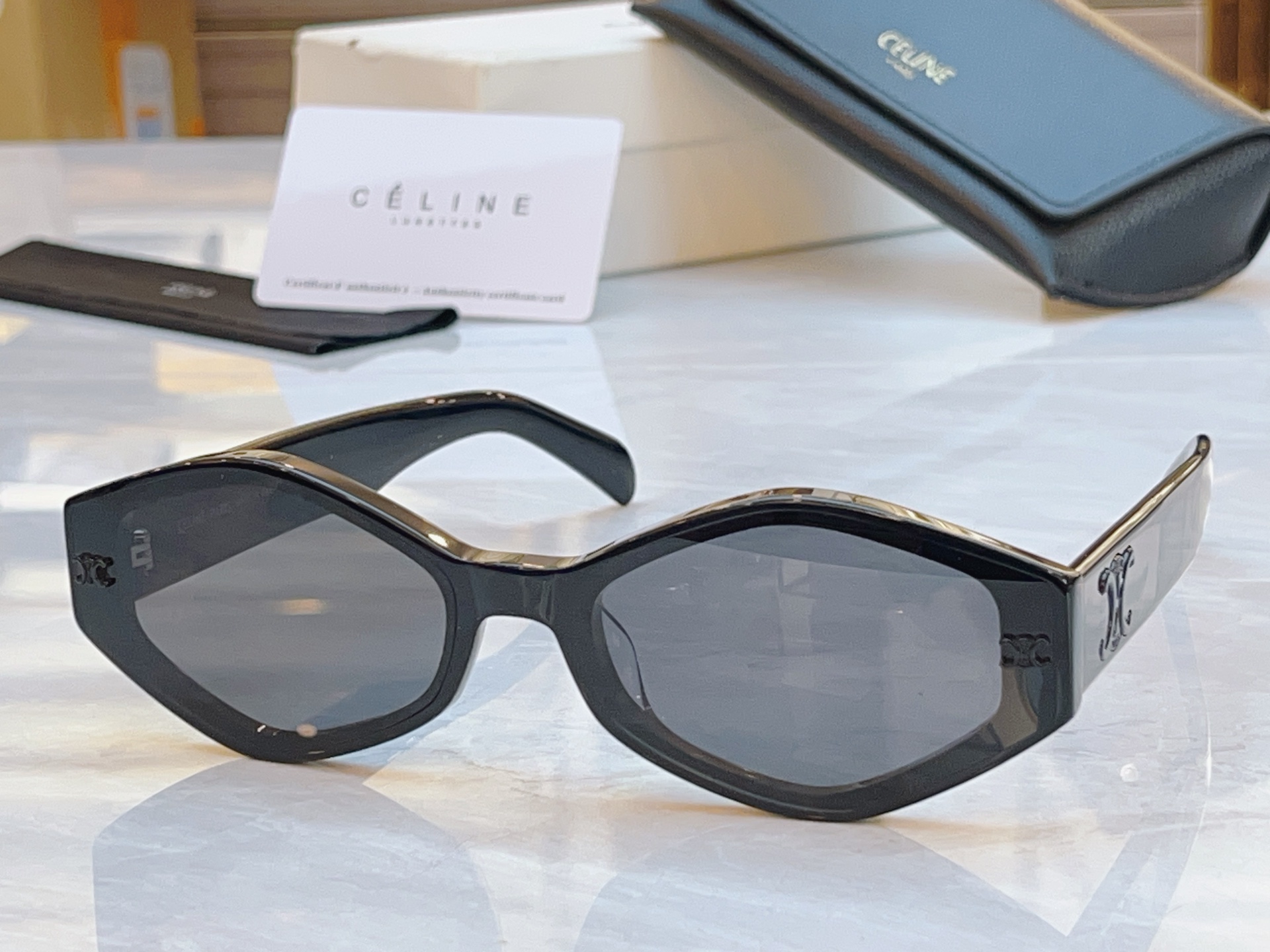 ，【CELIN*】赛*琳新款太阳镜， MODEL:CLF，SIZE: 62口13-145