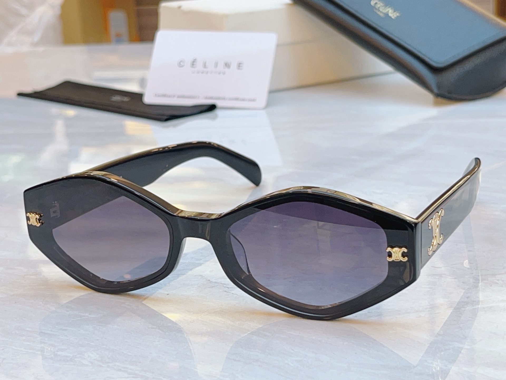 ，【CELIN*】赛*琳新款太阳镜， MODEL:CLF，SIZE: 62口13-145