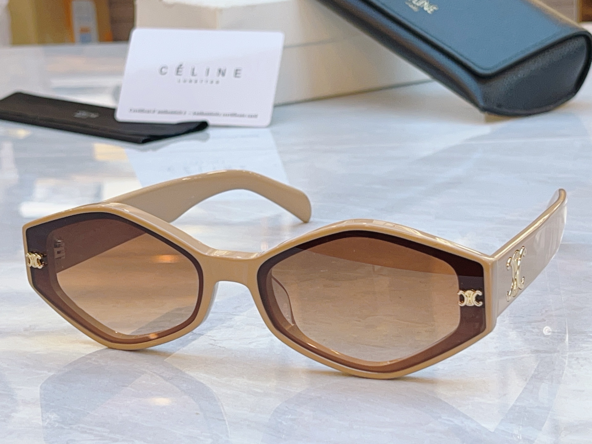 ，【CELIN*】赛*琳新款太阳镜， MODEL:CLF，SIZE: 62口13-145