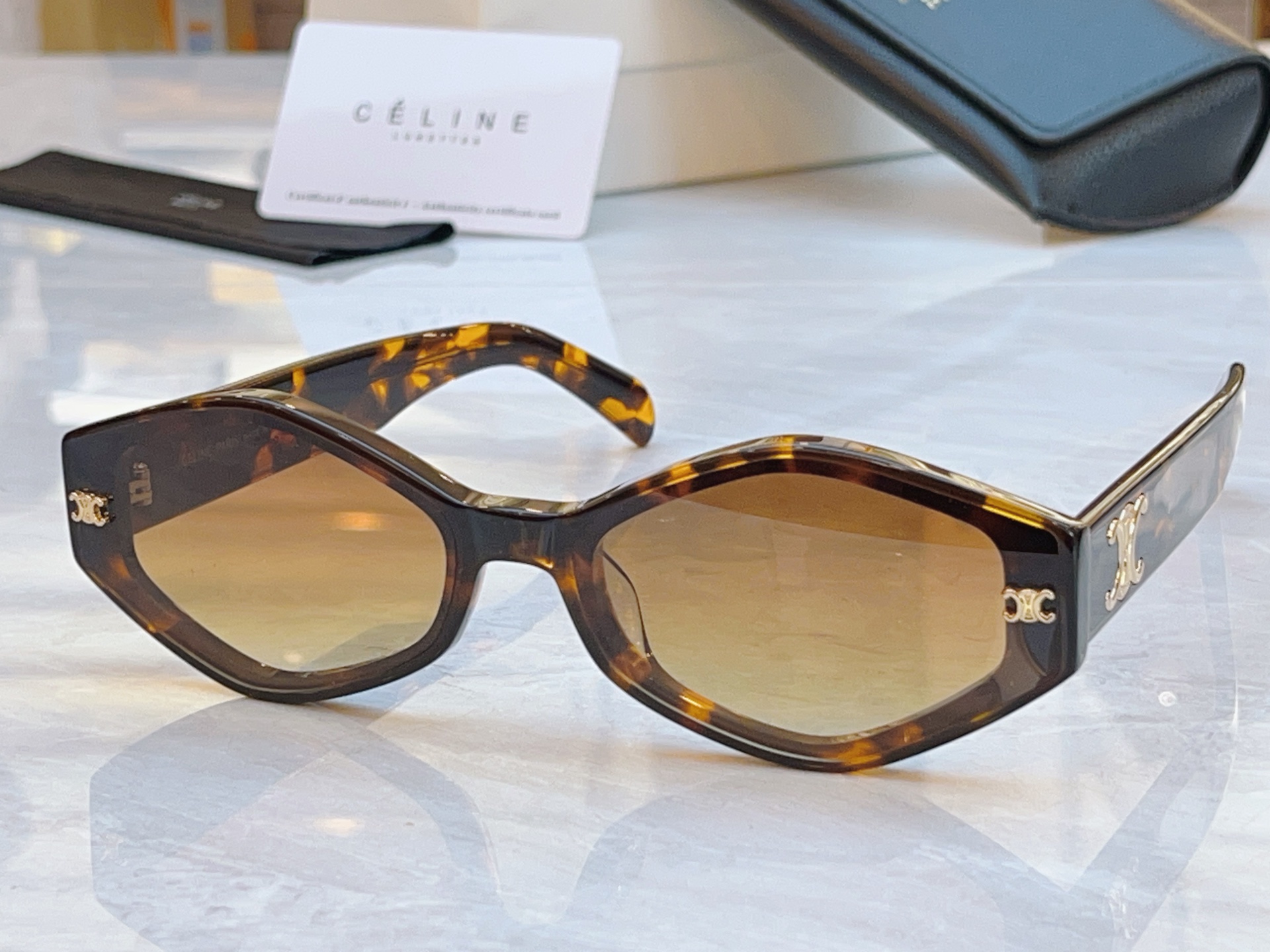 ，【CELIN*】赛*琳新款太阳镜， MODEL:CLF，SIZE: 62口13-145