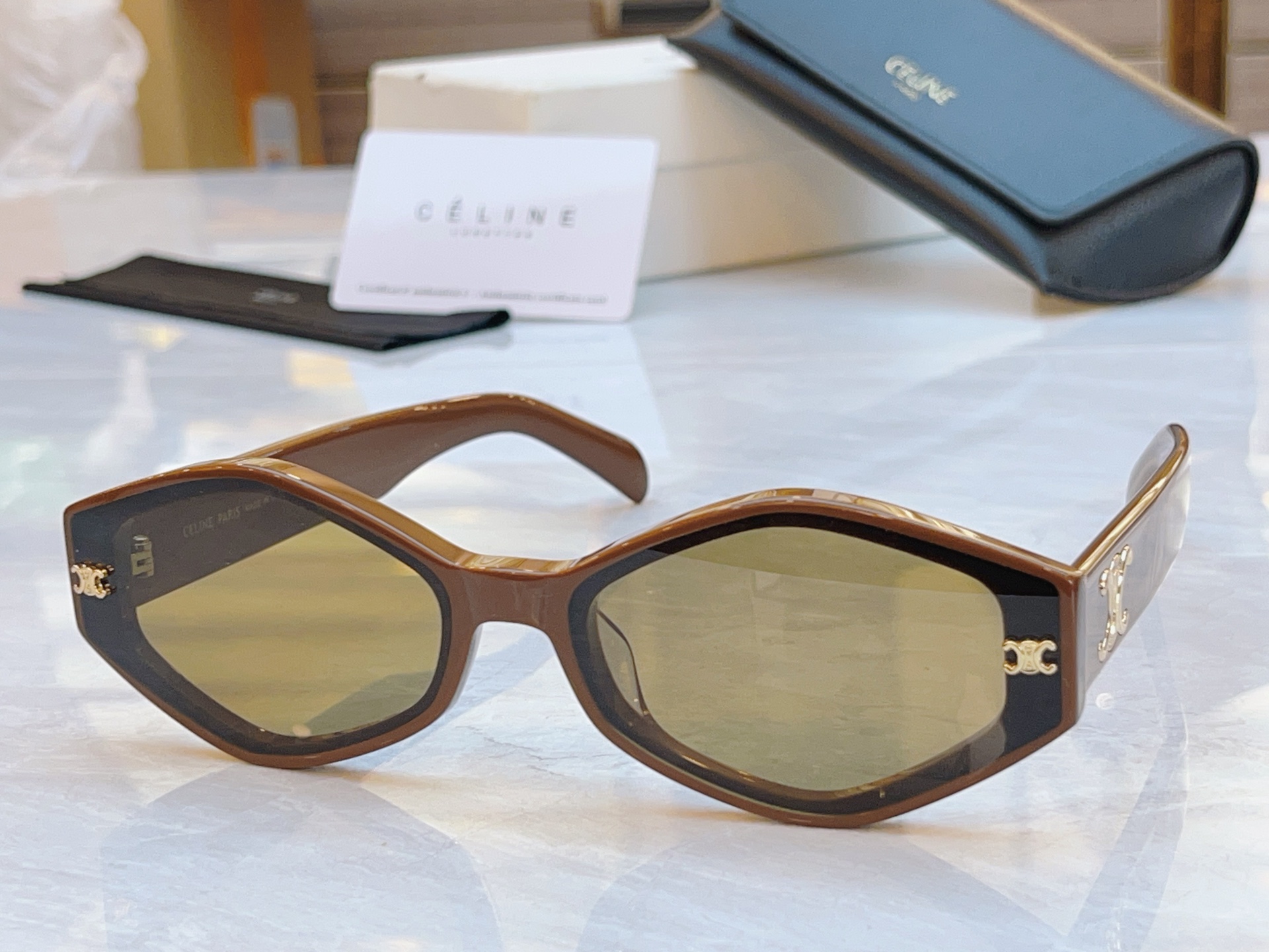 ，【CELIN*】赛*琳新款太阳镜， MODEL:CLF，SIZE: 62口13-145