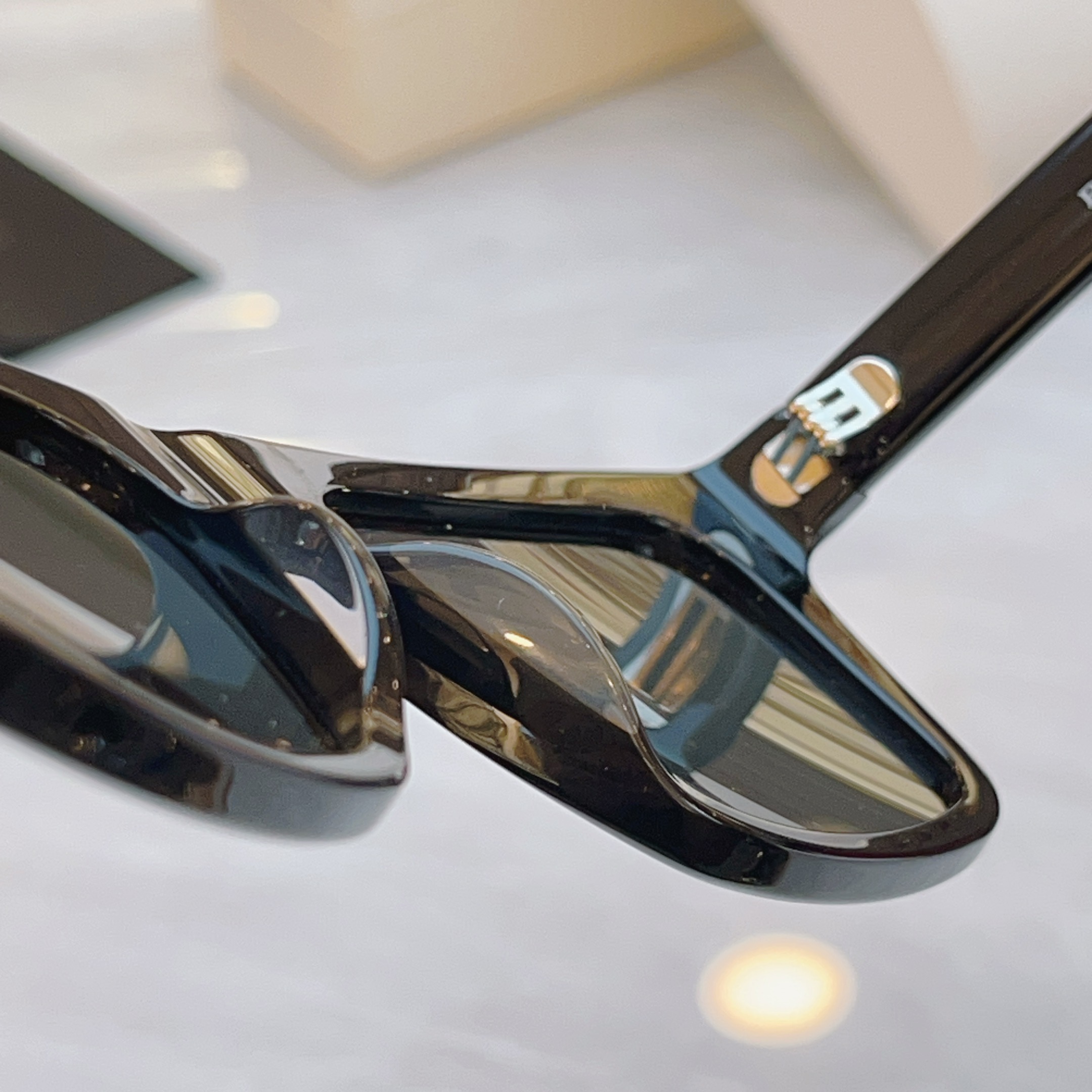 ，【PRAD*】普拉*达新款太阳镜🕶️，MODEL：PR D11S，SIZE：54口20-140
