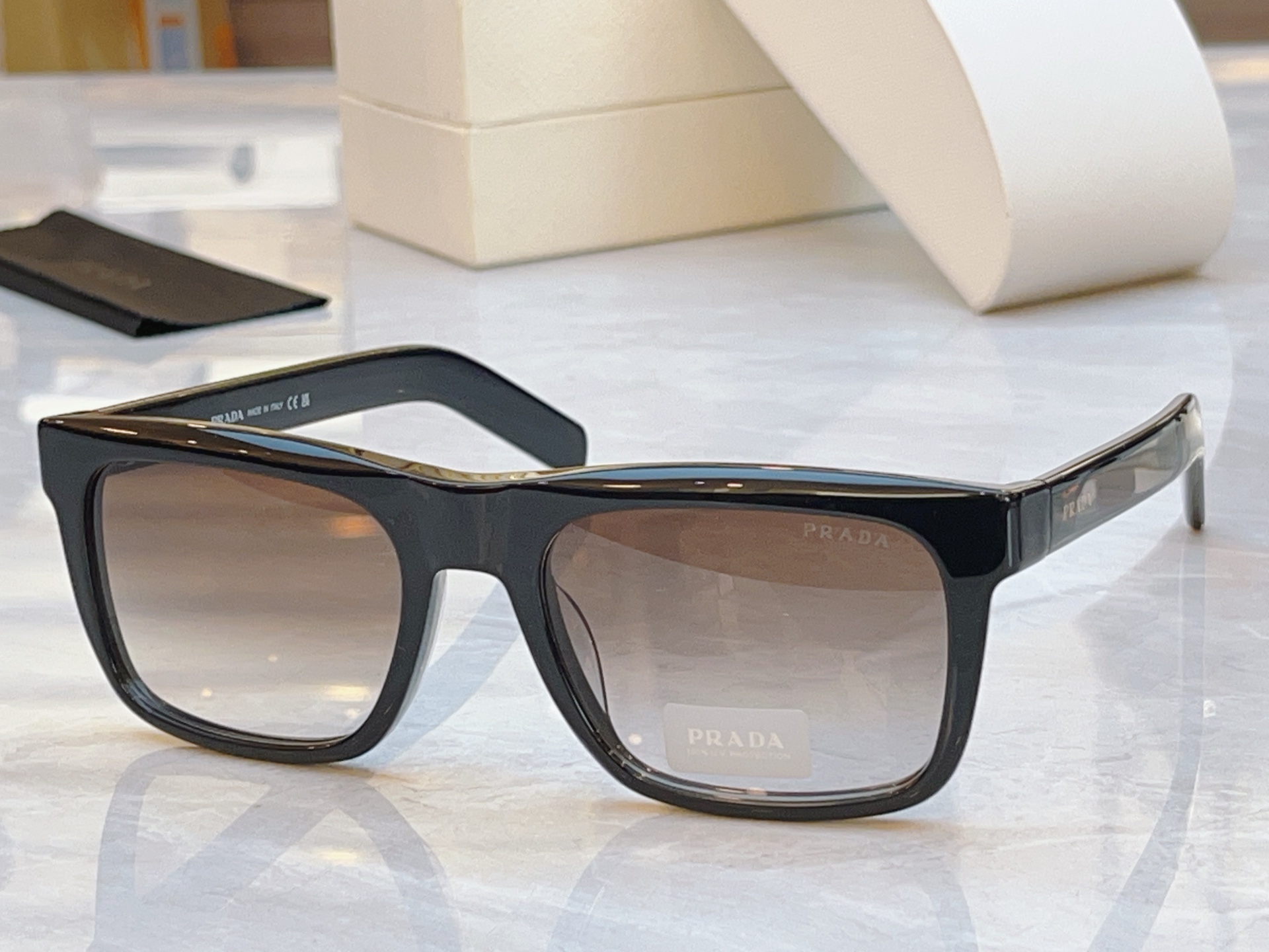 ，【PRAD*】普拉*达新款太阳镜🕶️，MODEL：PR D11S，SIZE：54口20-140