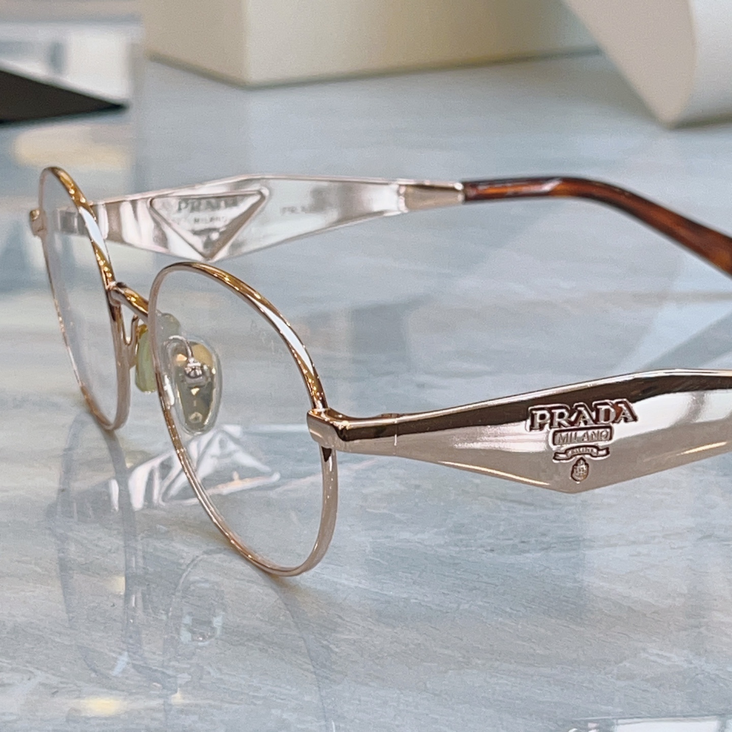 ，【PRAD*】普拉*达新款太阳镜🕶️，MODEL：PR D53VD，SIZE：54口19-140