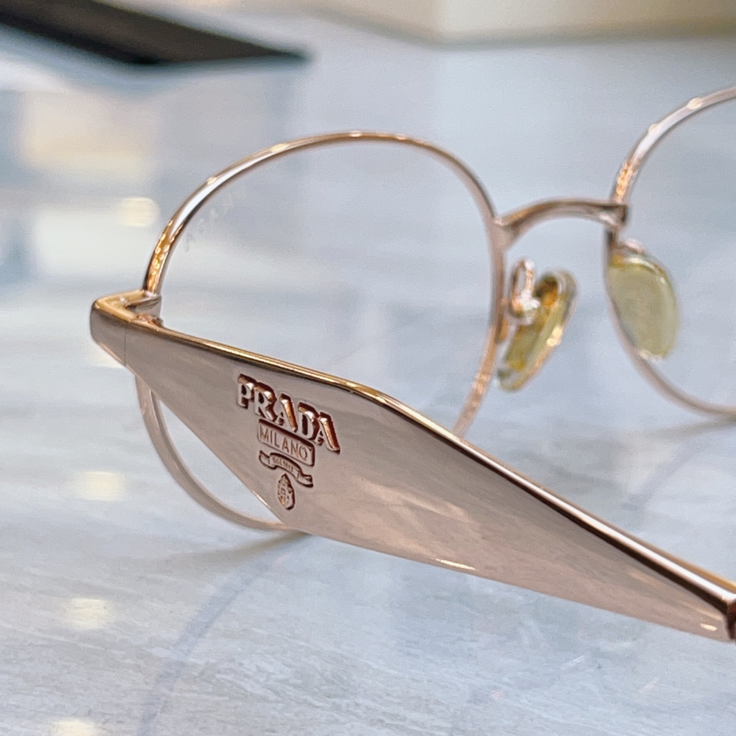 ，【PRAD*】普拉*达新款太阳镜🕶️，MODEL：PR D53VD，SIZE：54口19-140