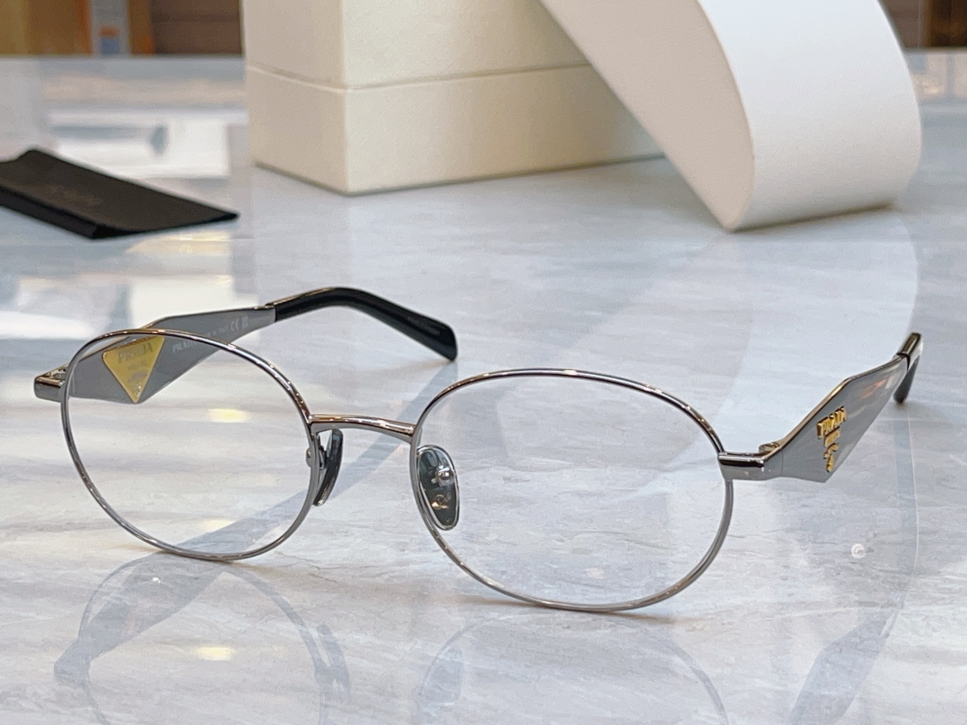 ，【PRAD*】普拉*达新款太阳镜🕶️，MODEL：PR D53VD，SIZE：54口19-140