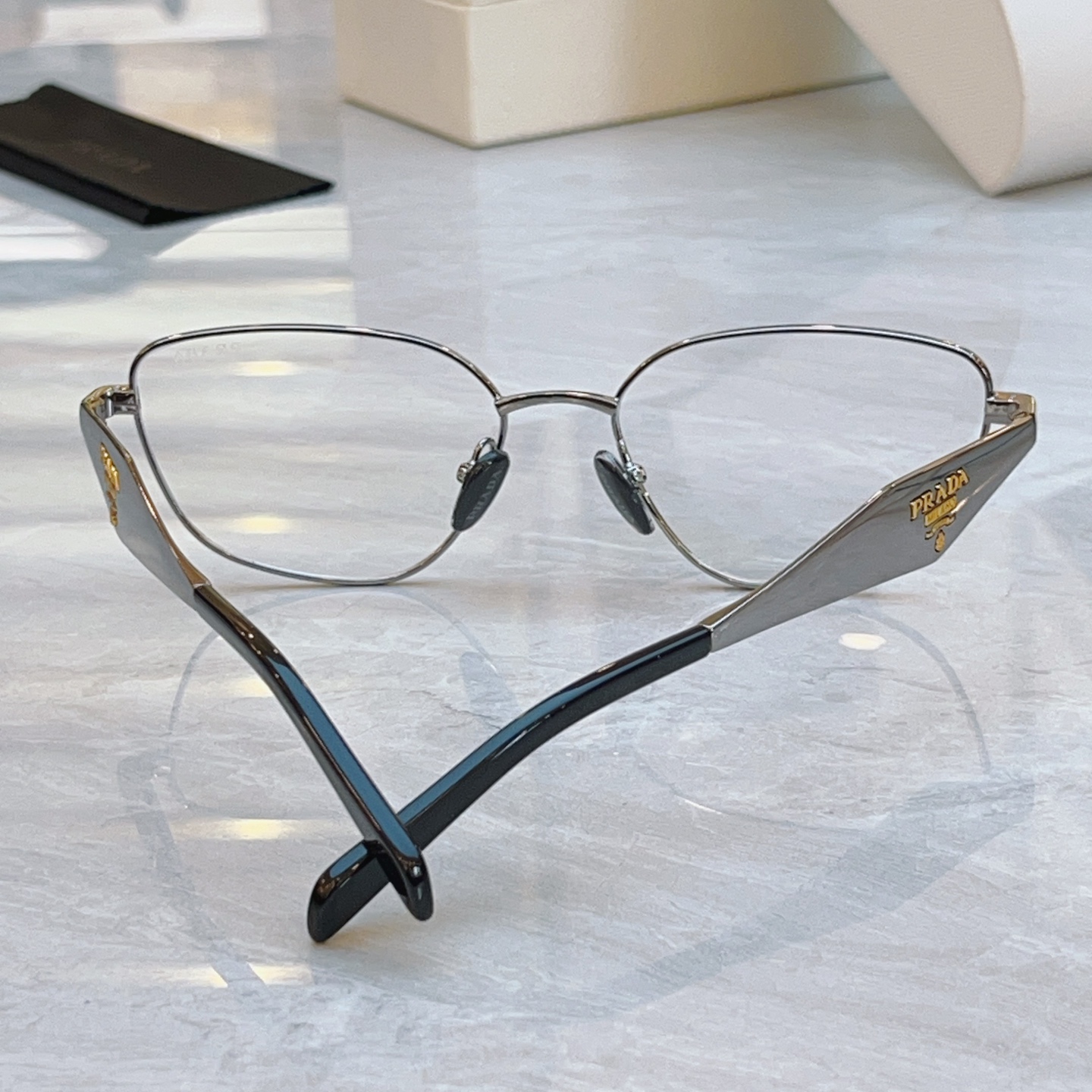 ，【PRAD*】普拉*达新款太阳镜🕶️，MODEL：PR D52VD，SIZE：54口17-140