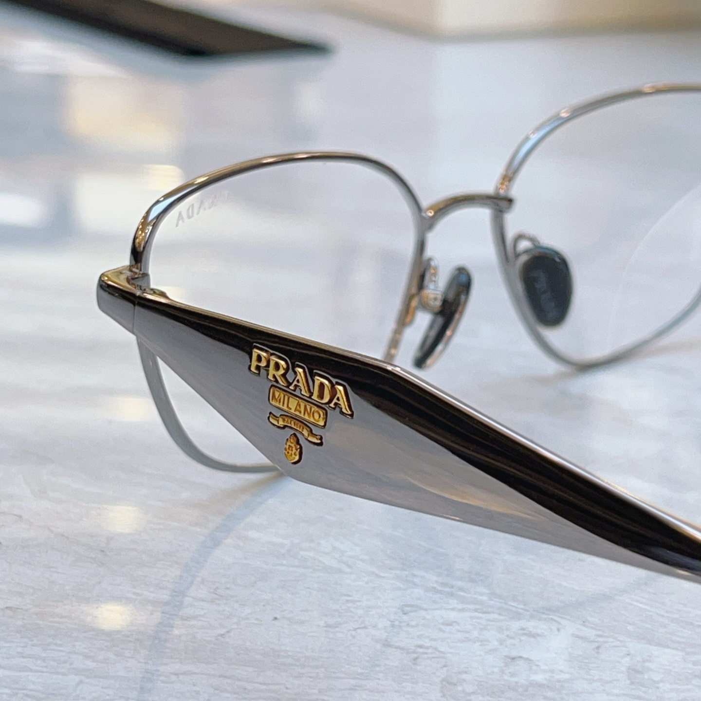 ，【PRAD*】普拉*达新款太阳镜🕶️，MODEL：PR D52VD，SIZE：54口17-140