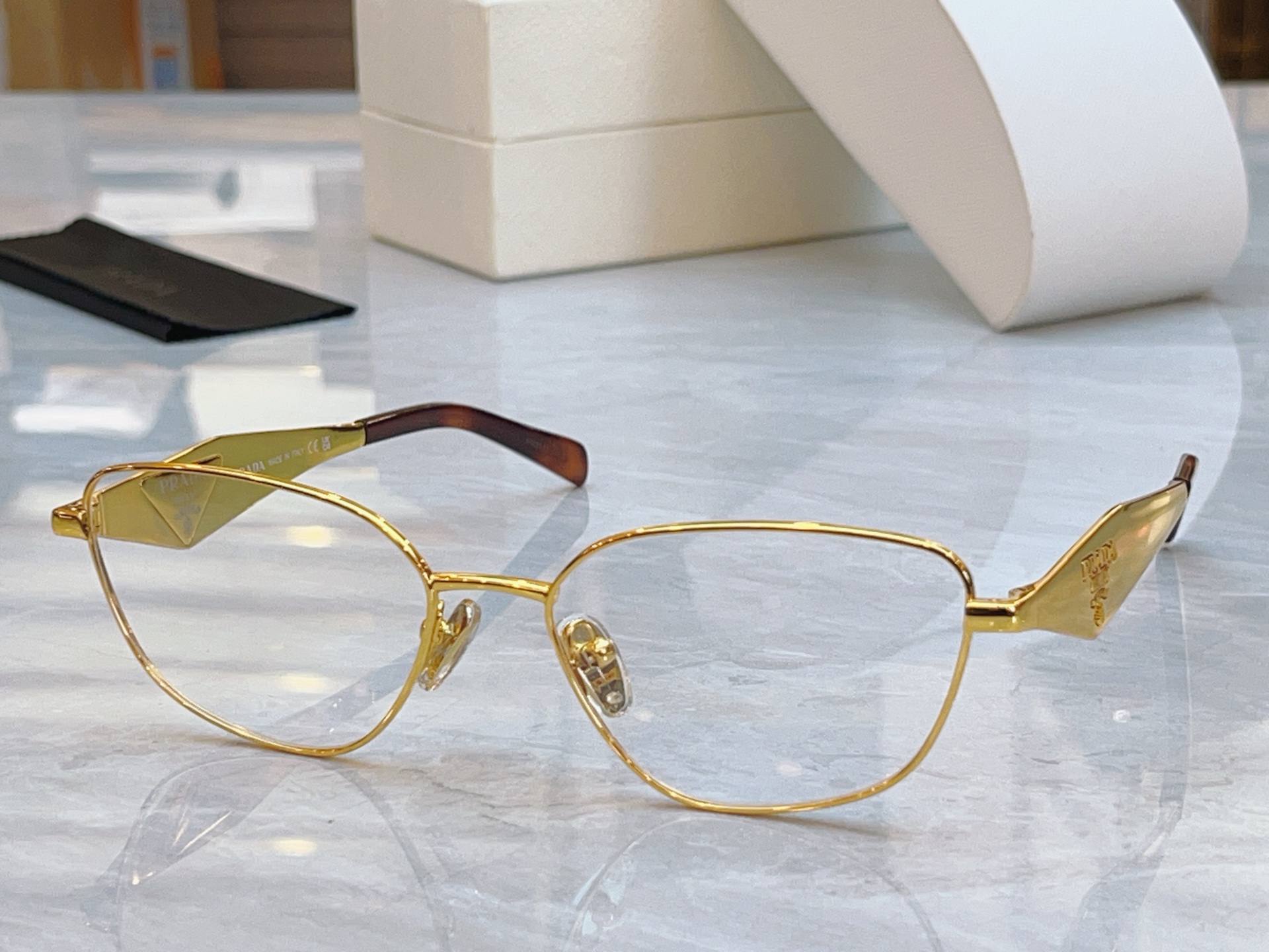 ，【PRAD*】普拉*达新款太阳镜🕶️，MODEL：PR D52VD，SIZE：54口17-140