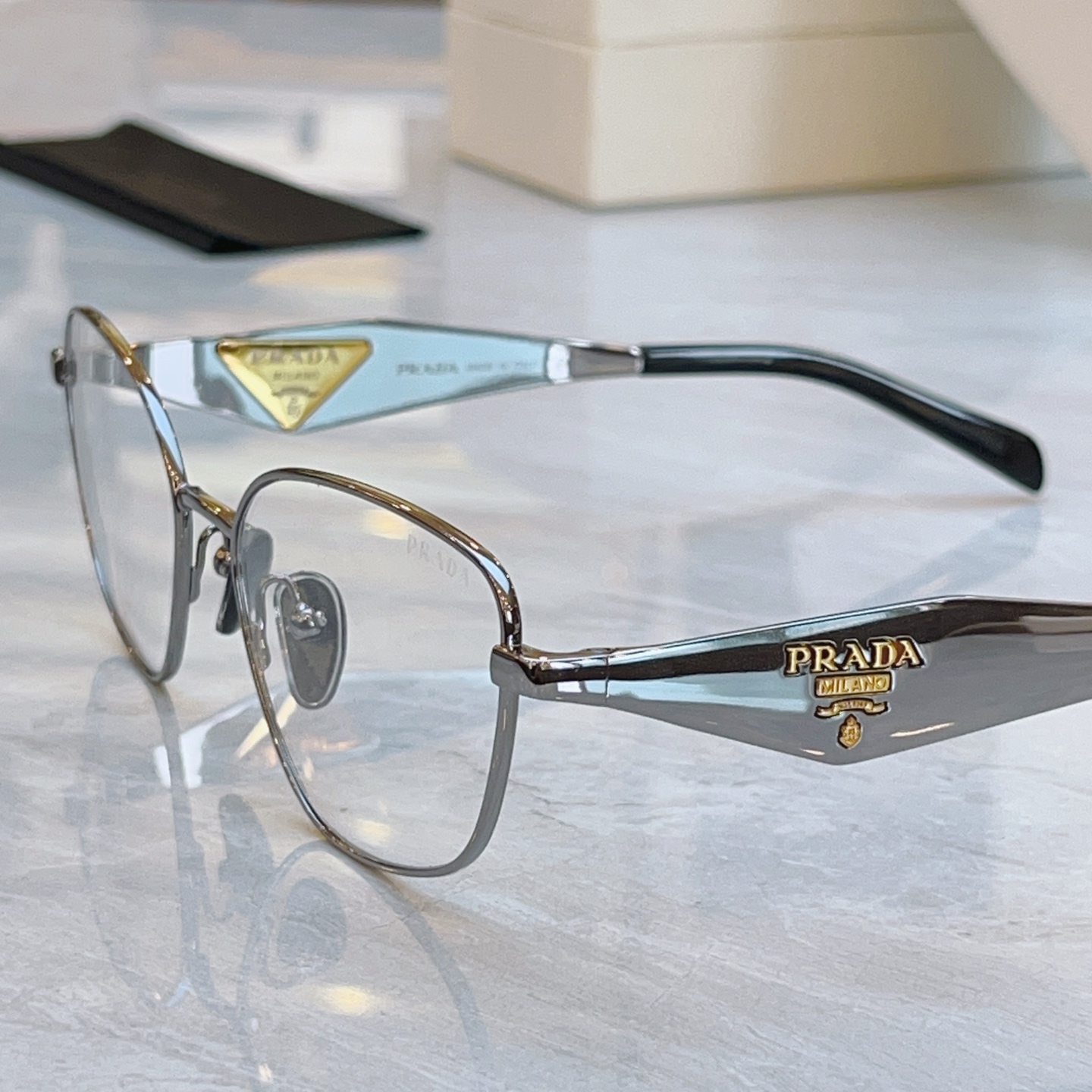 ，【PRAD*】普拉*达新款太阳镜🕶️，MODEL：PR D52VD，SIZE：54口17-140