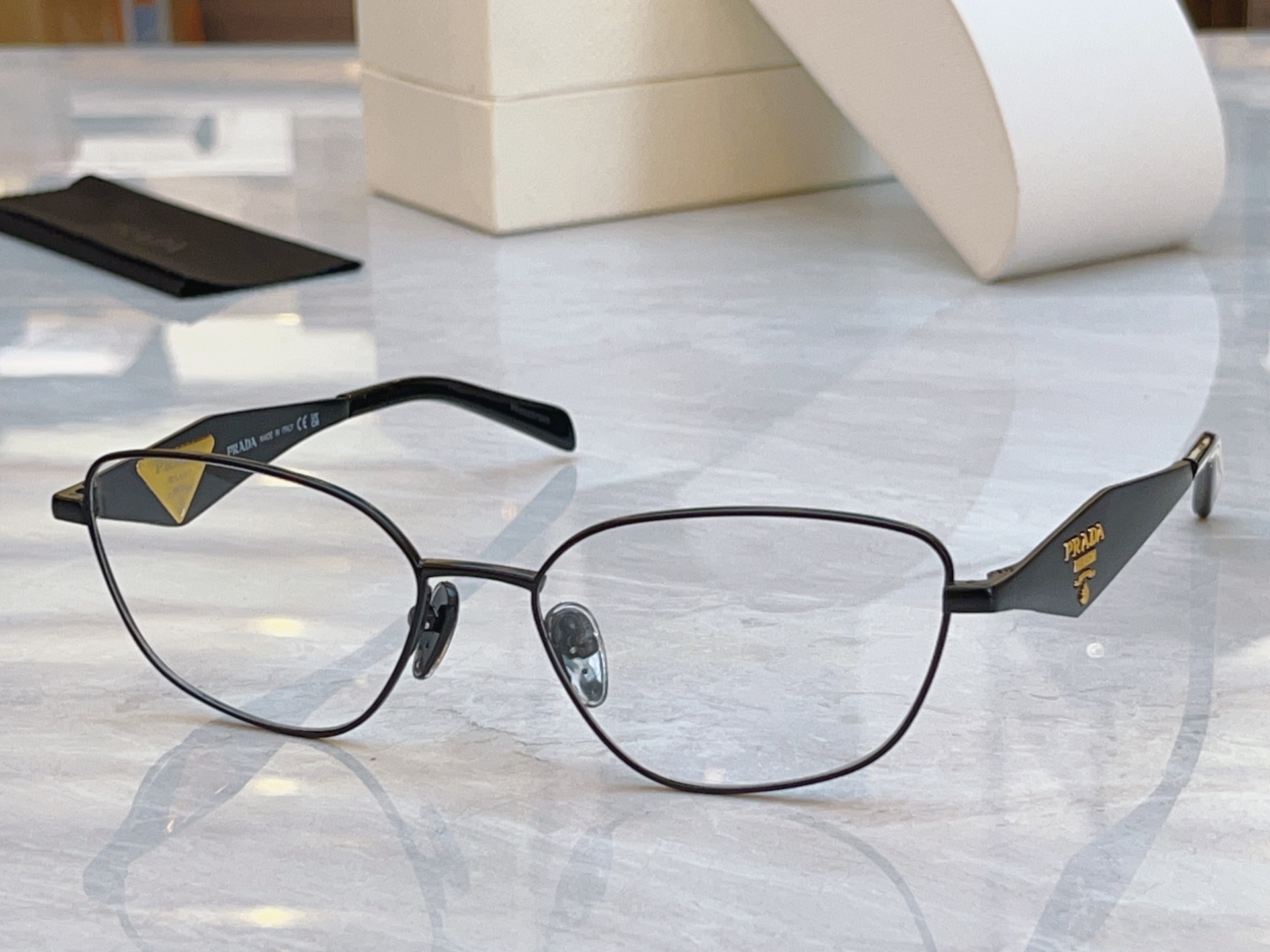 ，【PRAD*】普拉*达新款太阳镜🕶️，MODEL：PR D52VD，SIZE：54口17-140
