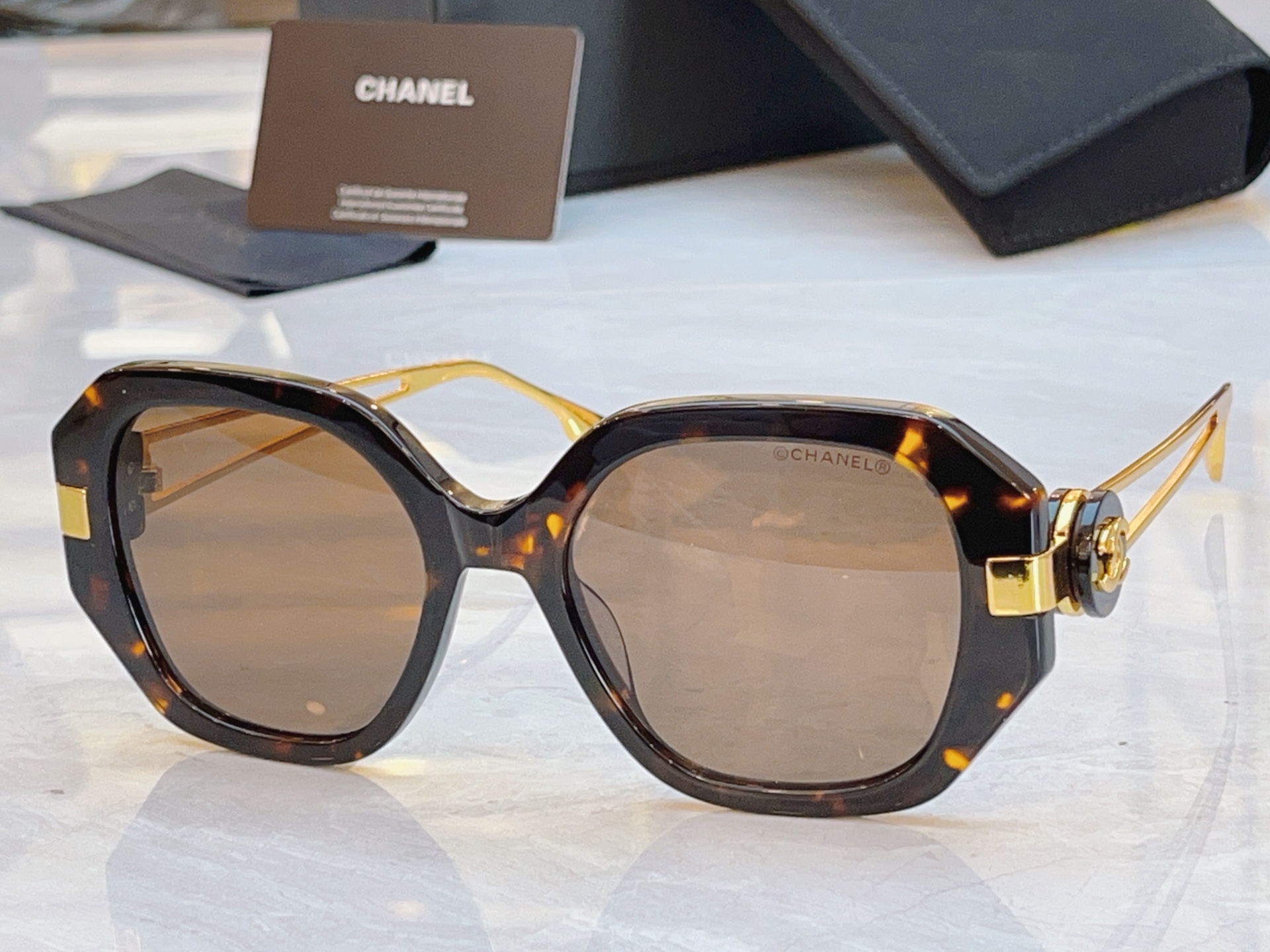 ，【CHANE*】香奈儿新款太阳镜，MODEL：CH5513-H，SIZE：55口20-135